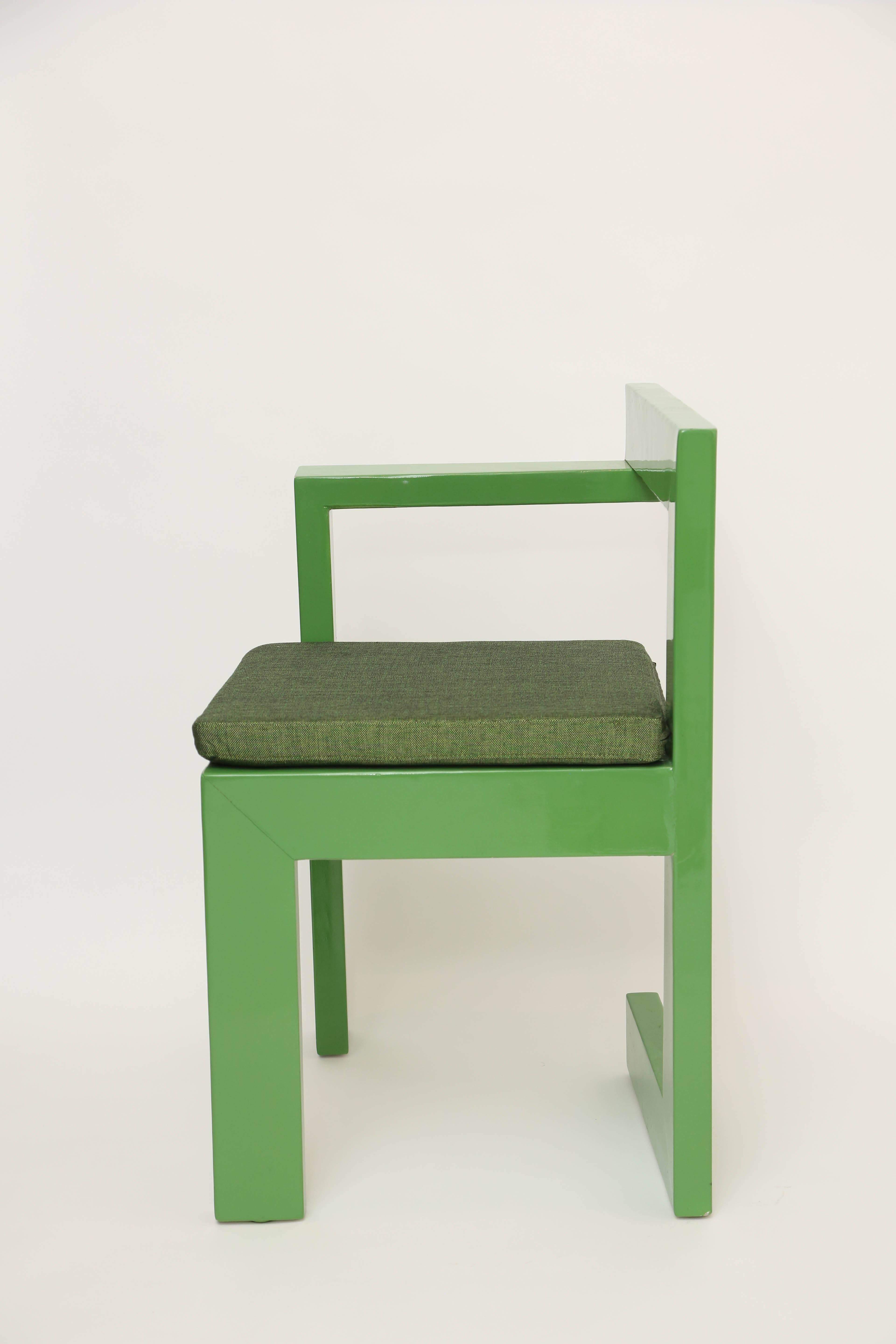 Green Chair In Good Condition For Sale In Miami, FL