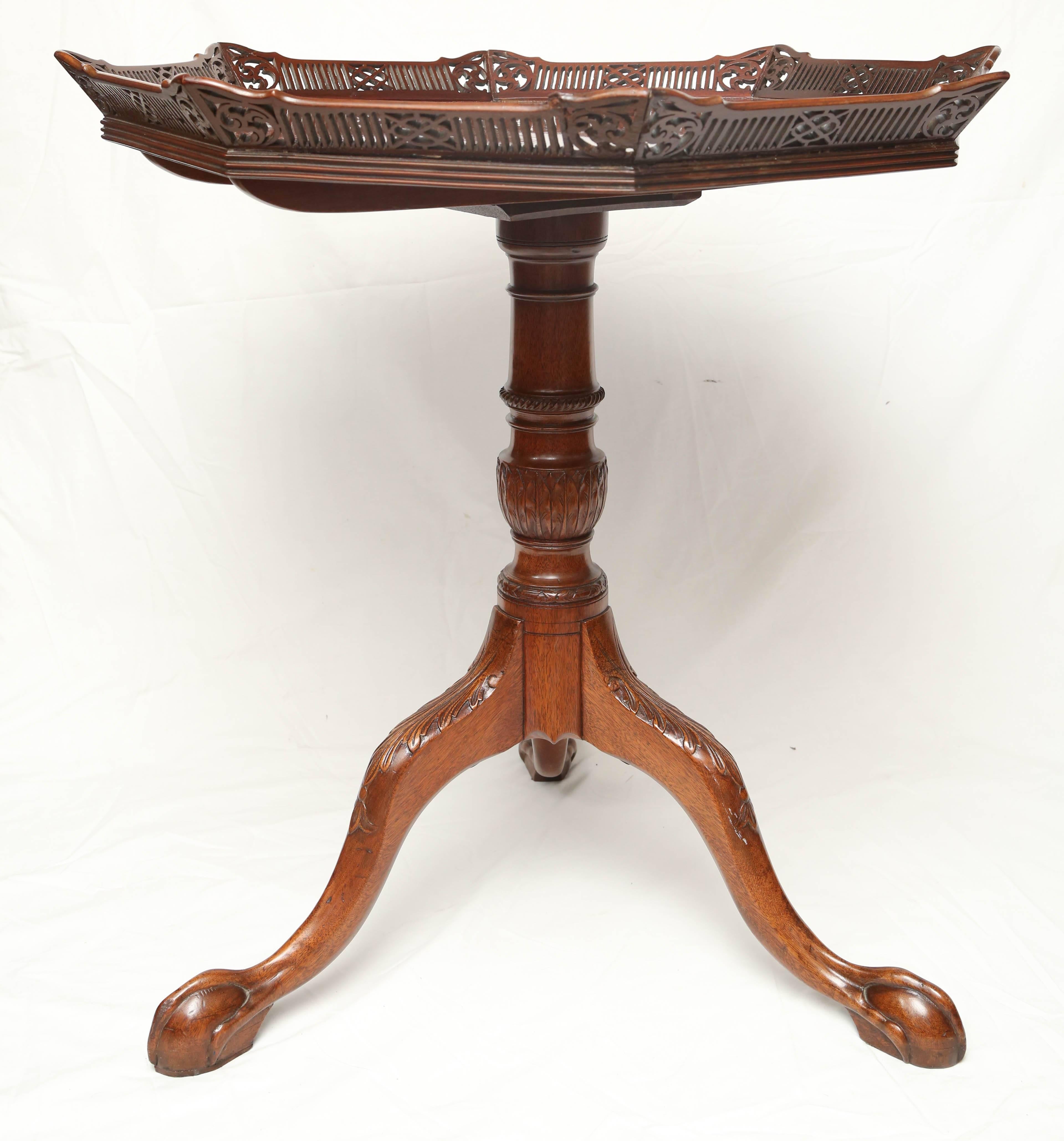 Superb 1900s Mahogany Tilt Top Side Tea Table  In Excellent Condition In West Palm Beach, FL