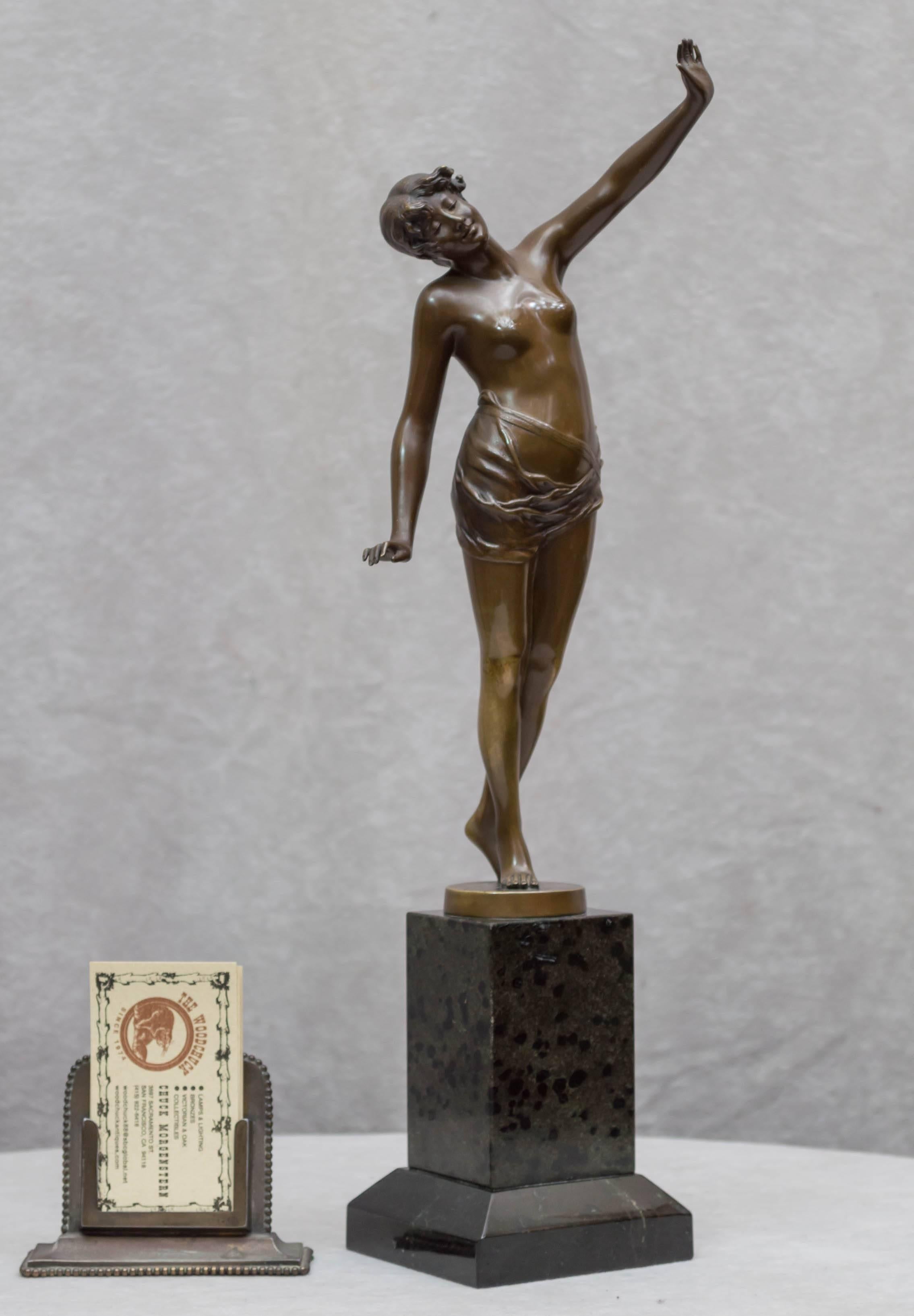 This lovely bronze nude has all the beauty that can be employed to make a fine sculpture. She has a graceful pose, a joyful and beautiful smiling face, and a shapely body. The patina is rich and warm, and the marble is high quality. The only thing