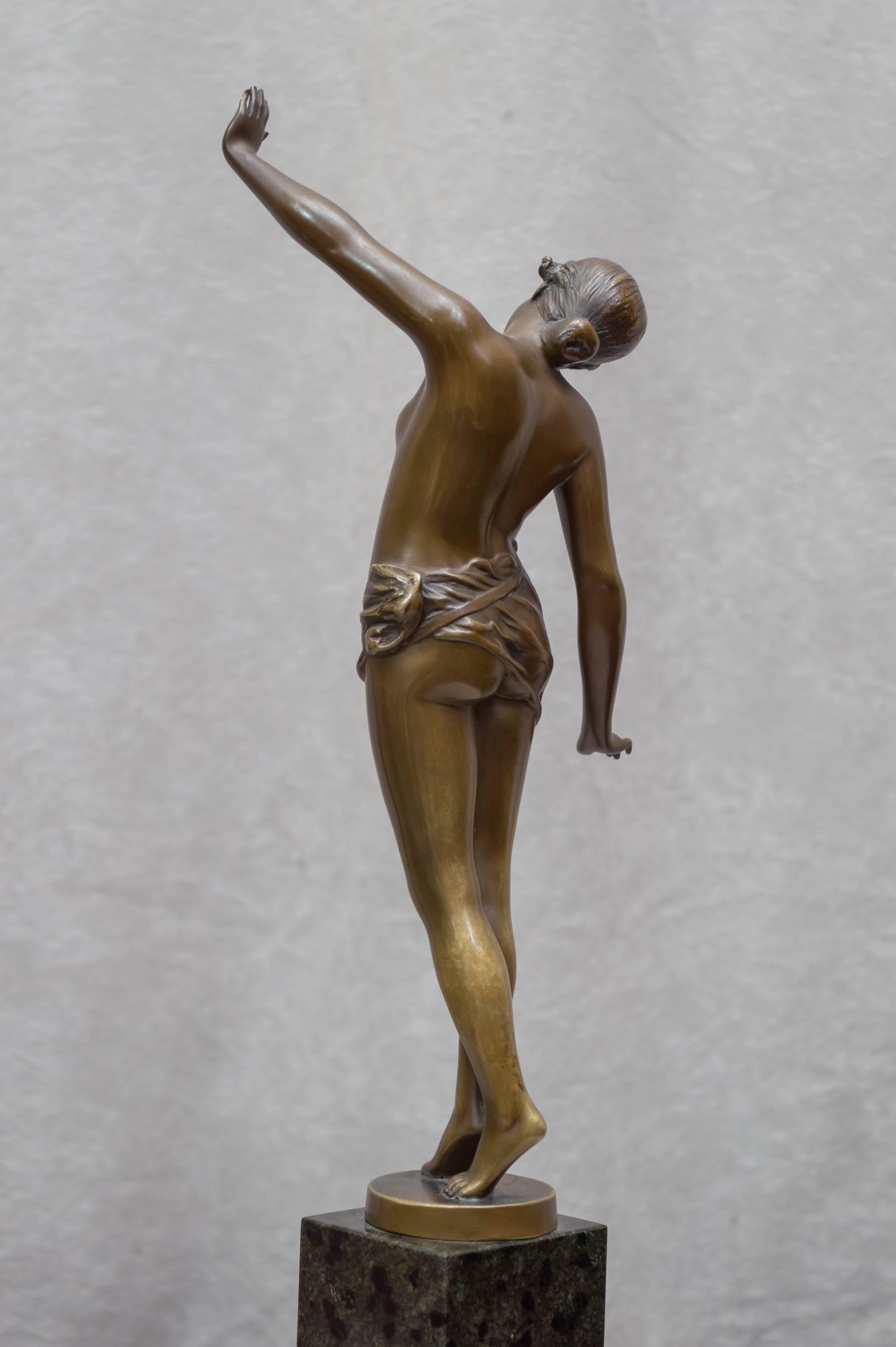Bronze Figure of a Beautiful Nude Woman In Excellent Condition In Petaluma, CA