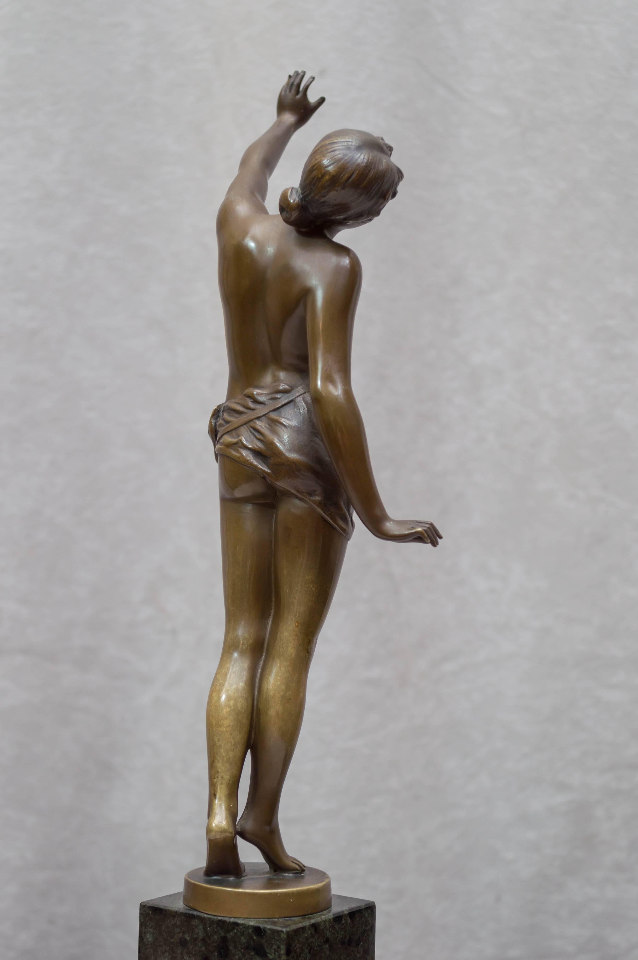 Early 20th Century Bronze Figure of a Beautiful Nude Woman