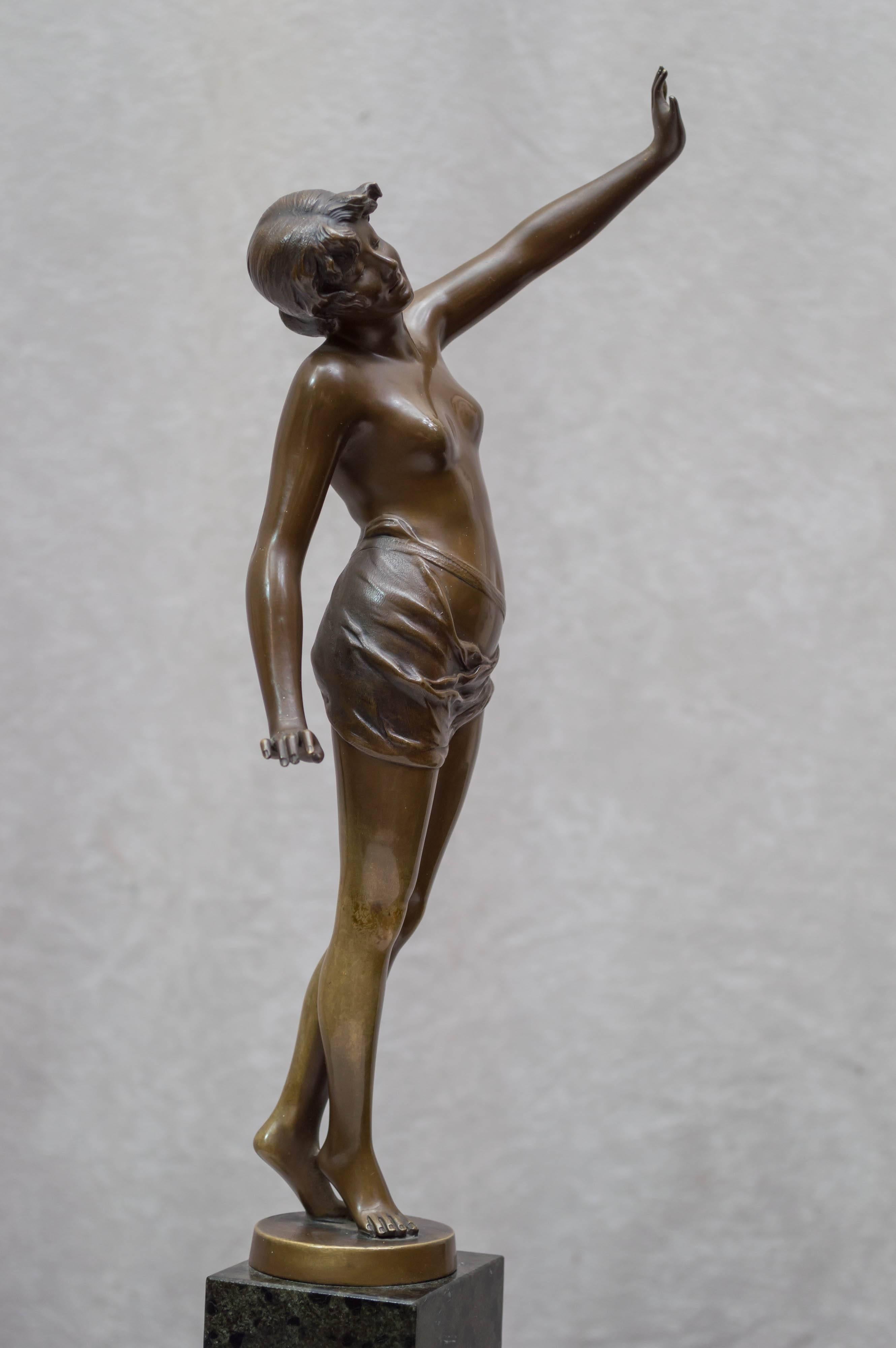 Bronze Figure of a Beautiful Nude Woman 1
