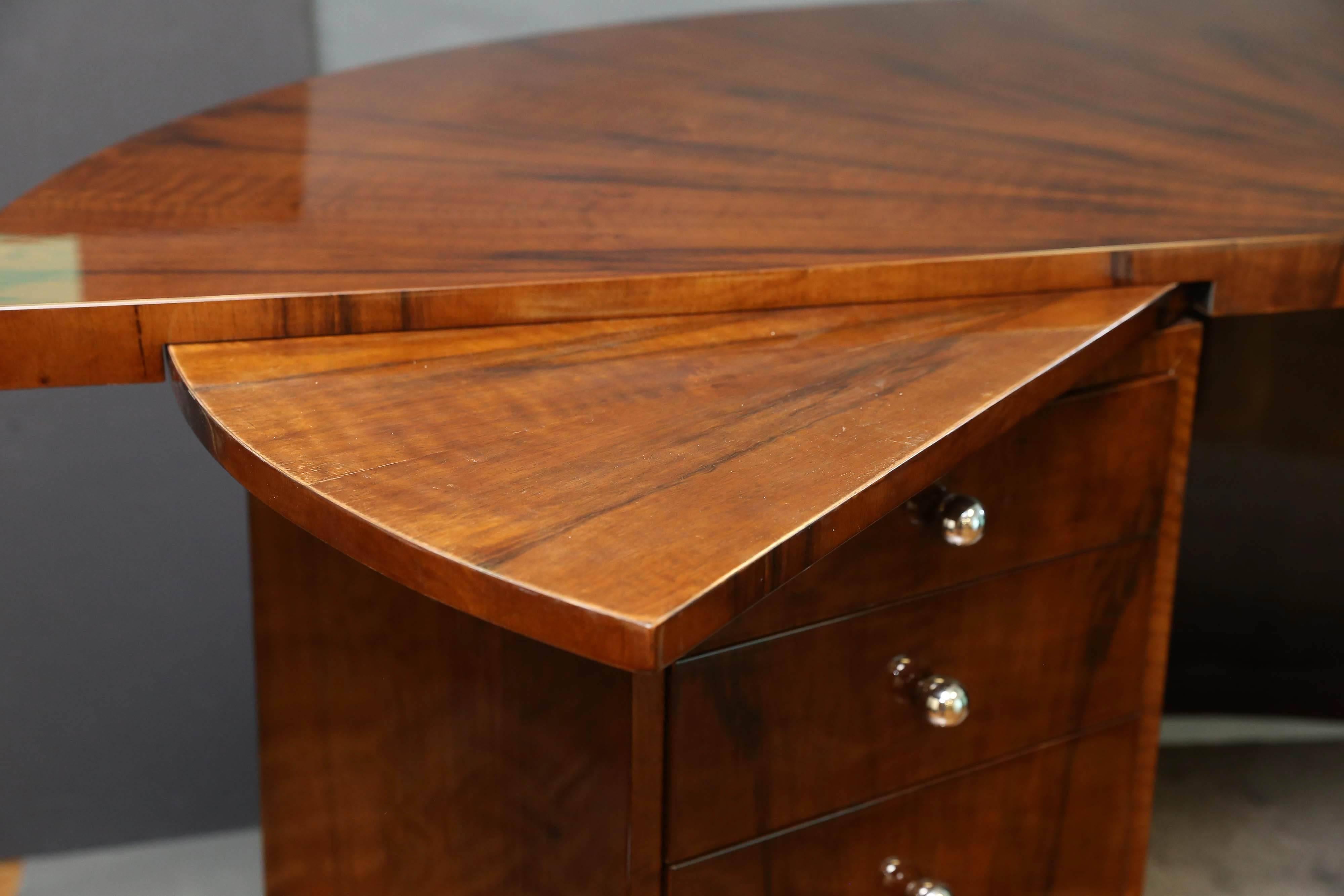 French Art Deco Desk in Walnut In Excellent Condition In Houston, TX
