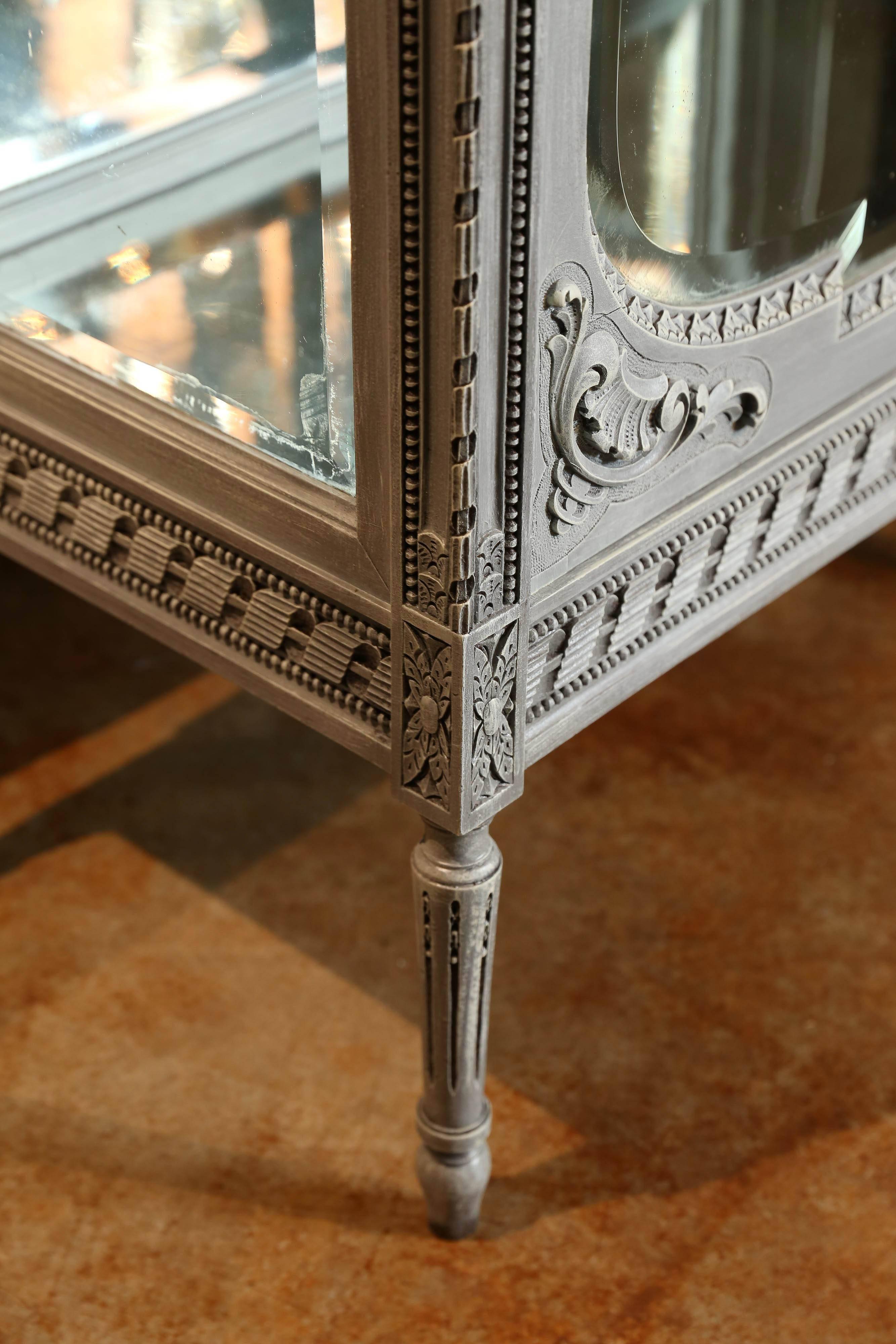 Late 19th Century French Louis XVI Vitrine, Painted in Pale Gray Hue, Mirrored Back