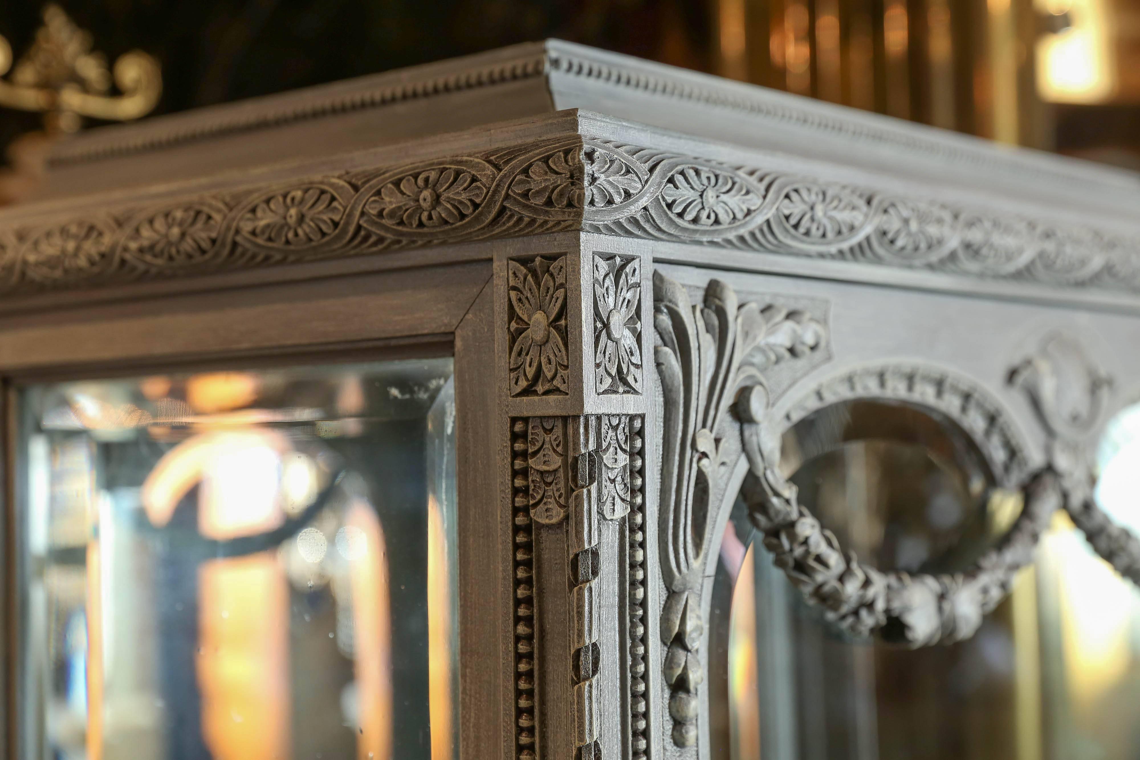 French Louis XVI Vitrine, Painted in Pale Gray Hue, Mirrored Back 1