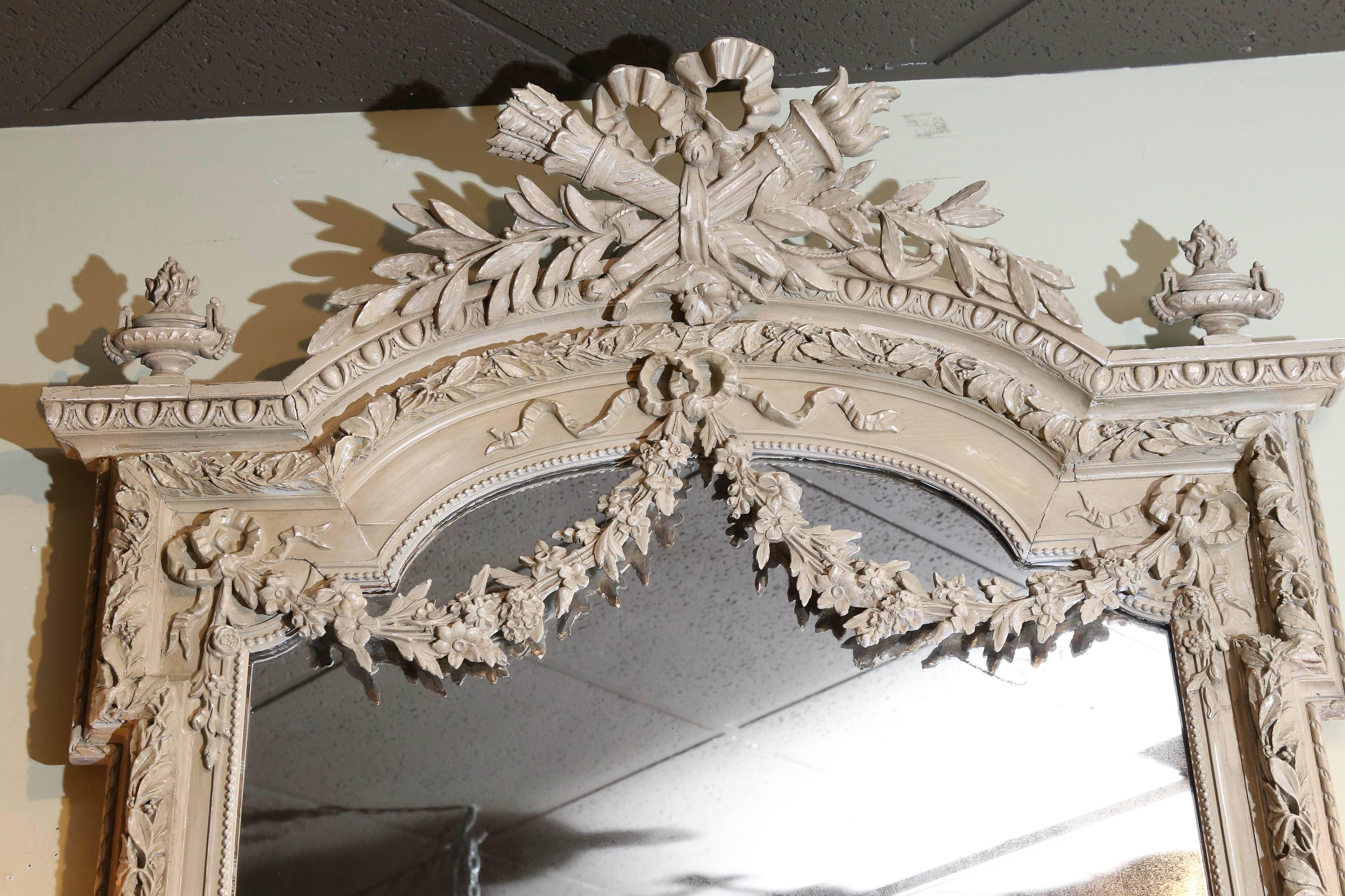 Lovely and beautiful grey painted mirror in the Louis XVI style with floral
and foliate draping at the upper portion of the mirror. Carved with foliate
designs down each side.