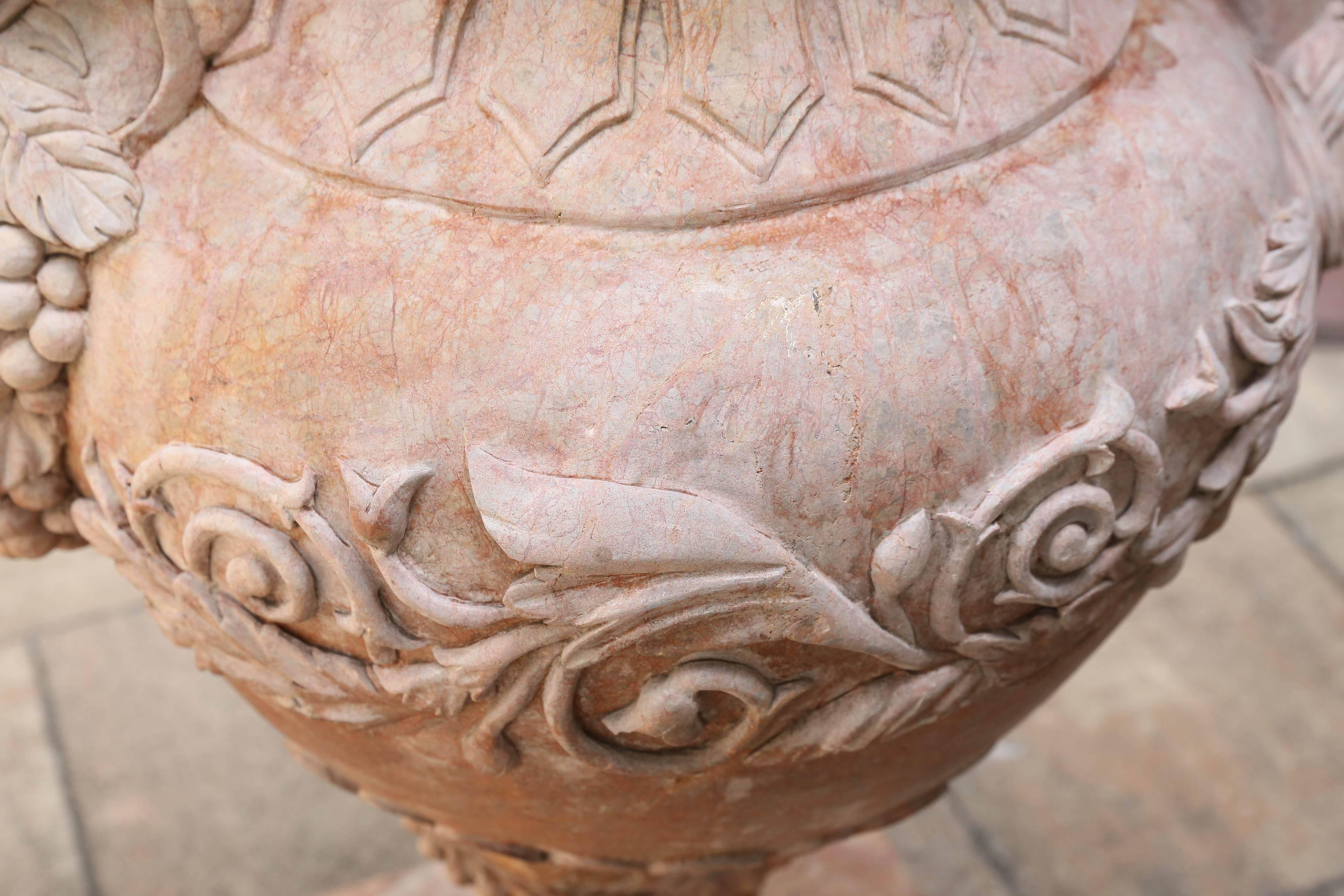 Coppia di sculture da giardino in stile neoclassico a forma di rondine In condizioni ottime in vendita a Houston, TX