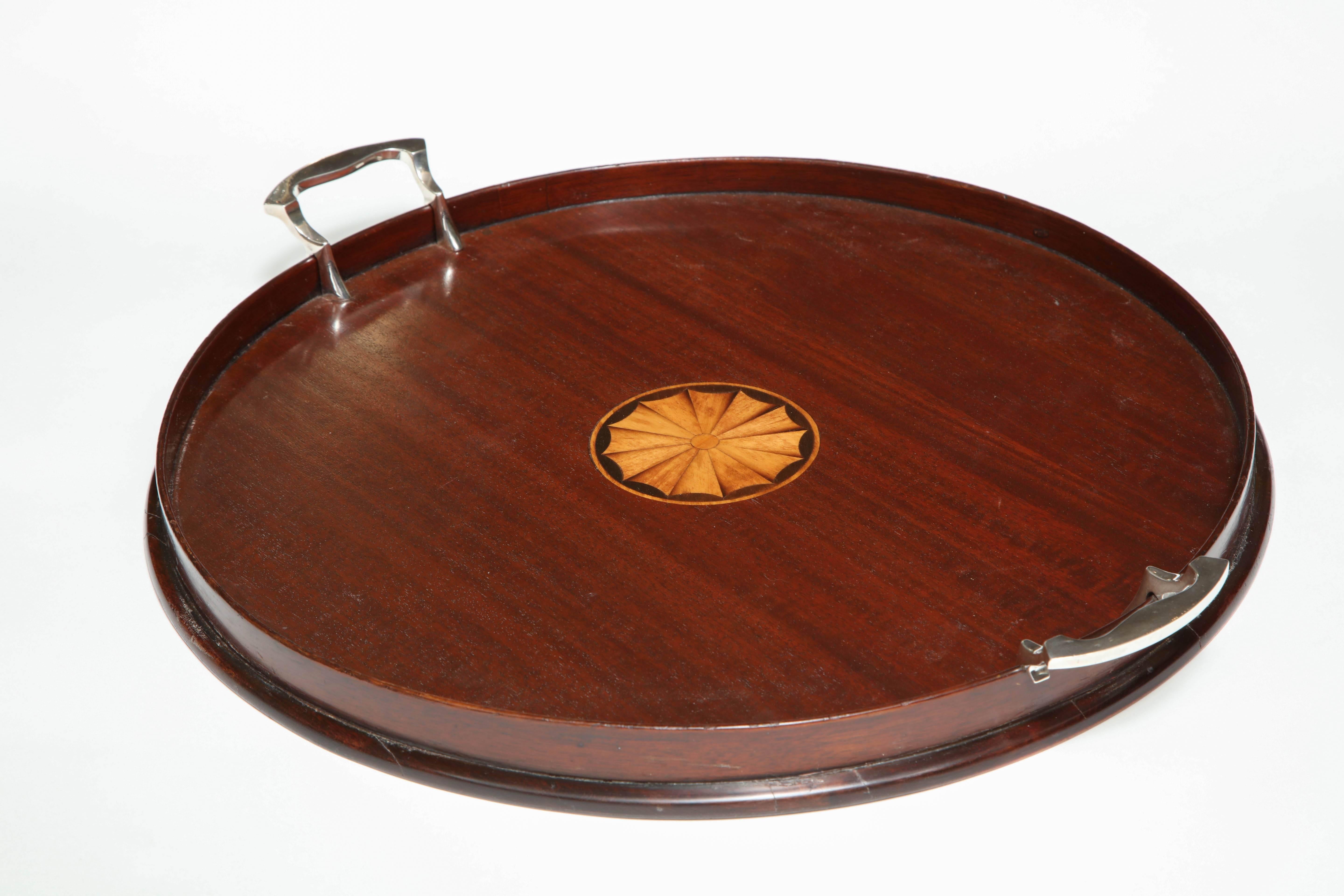 Early 20th Century Edwardian Sheraton-Style Round Wood Serving Tray with Silver Plated Handles