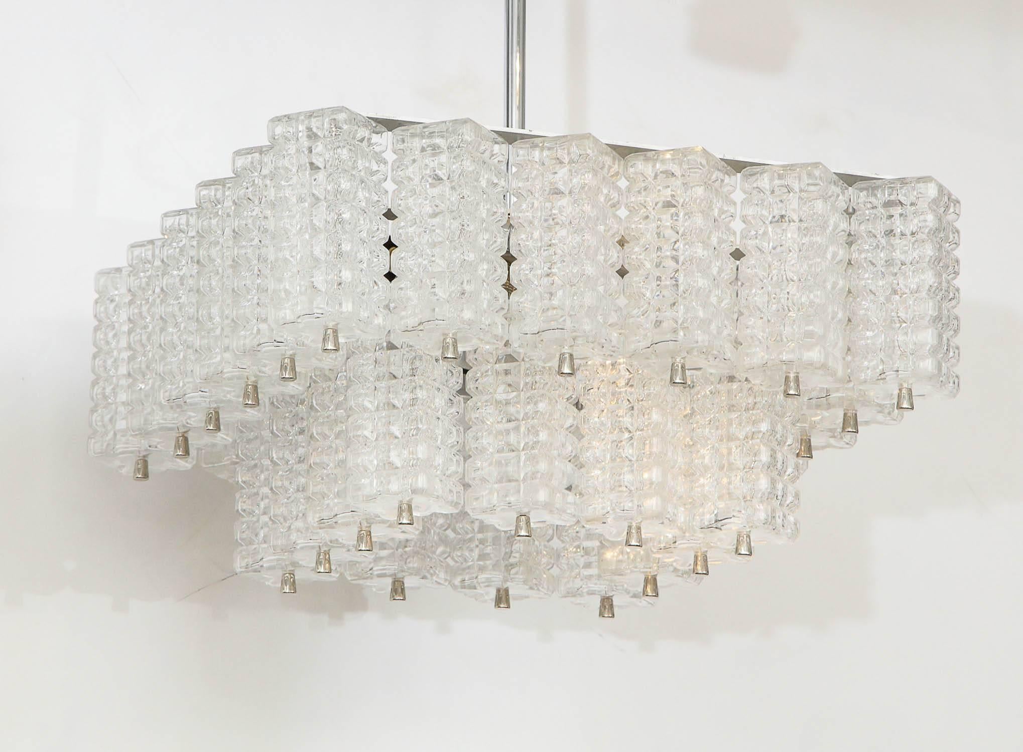 Scandinavo moderno Lampadario in vetro a due piani Austrolux in vendita