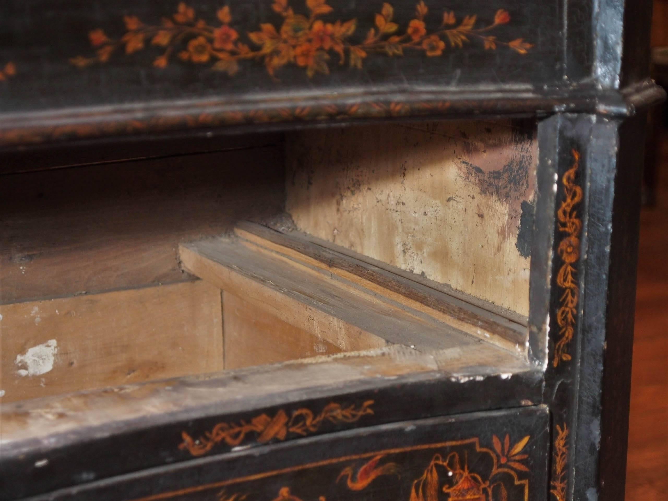 18th Century Venetian Lacquered Secretary Bookcase For Sale 1
