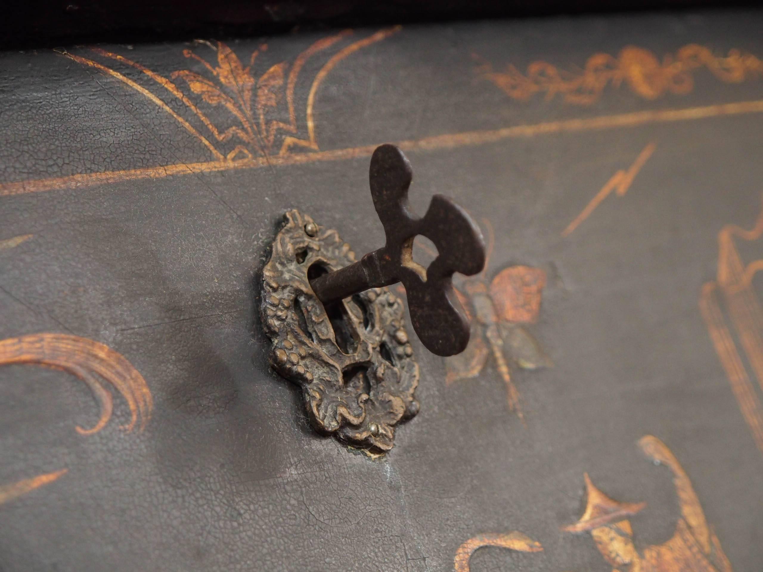 18th Century Venetian Lacquered Secretary Bookcase For Sale 2