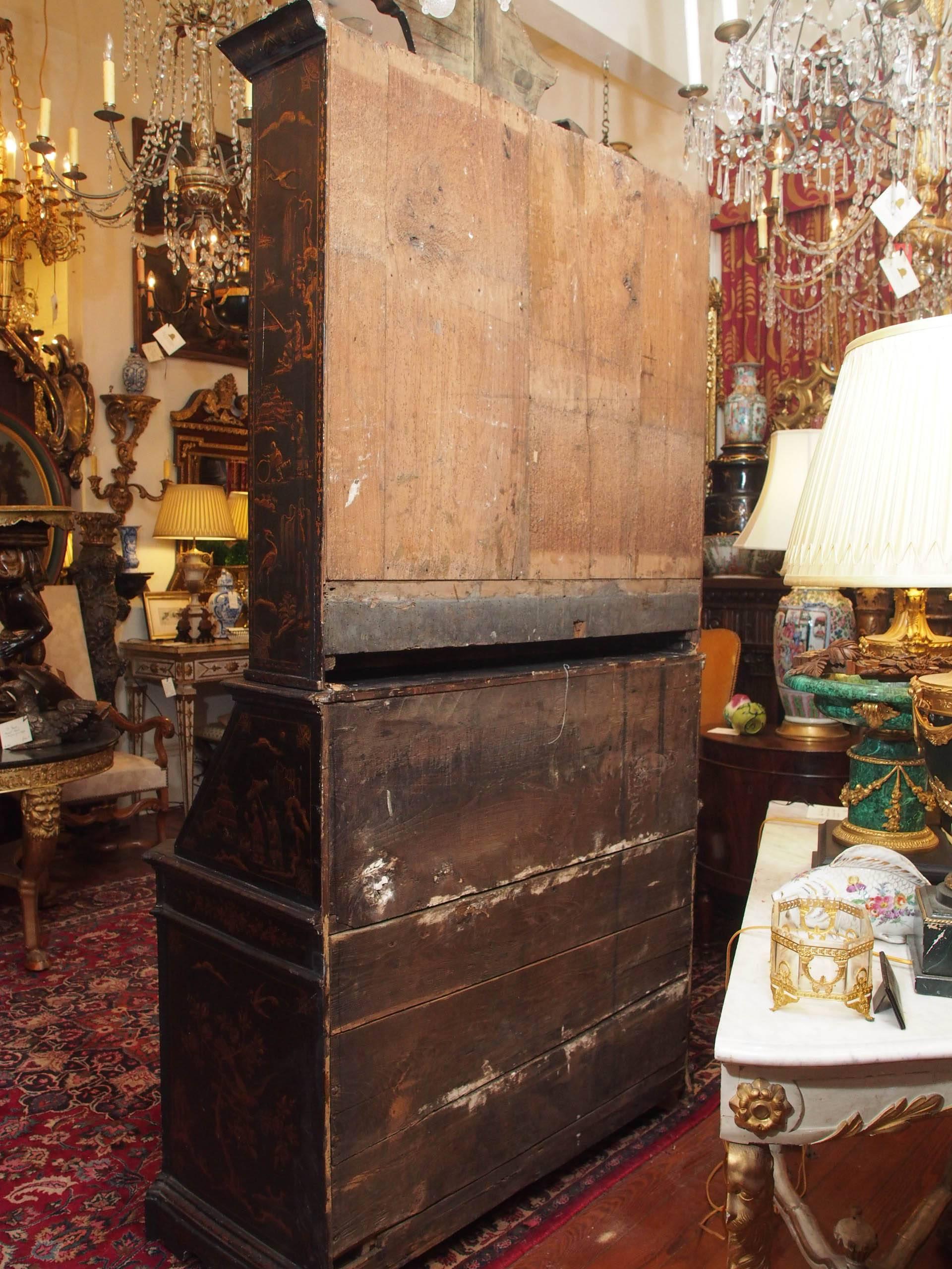 18th Century Venetian Lacquered Secretary Bookcase For Sale 5