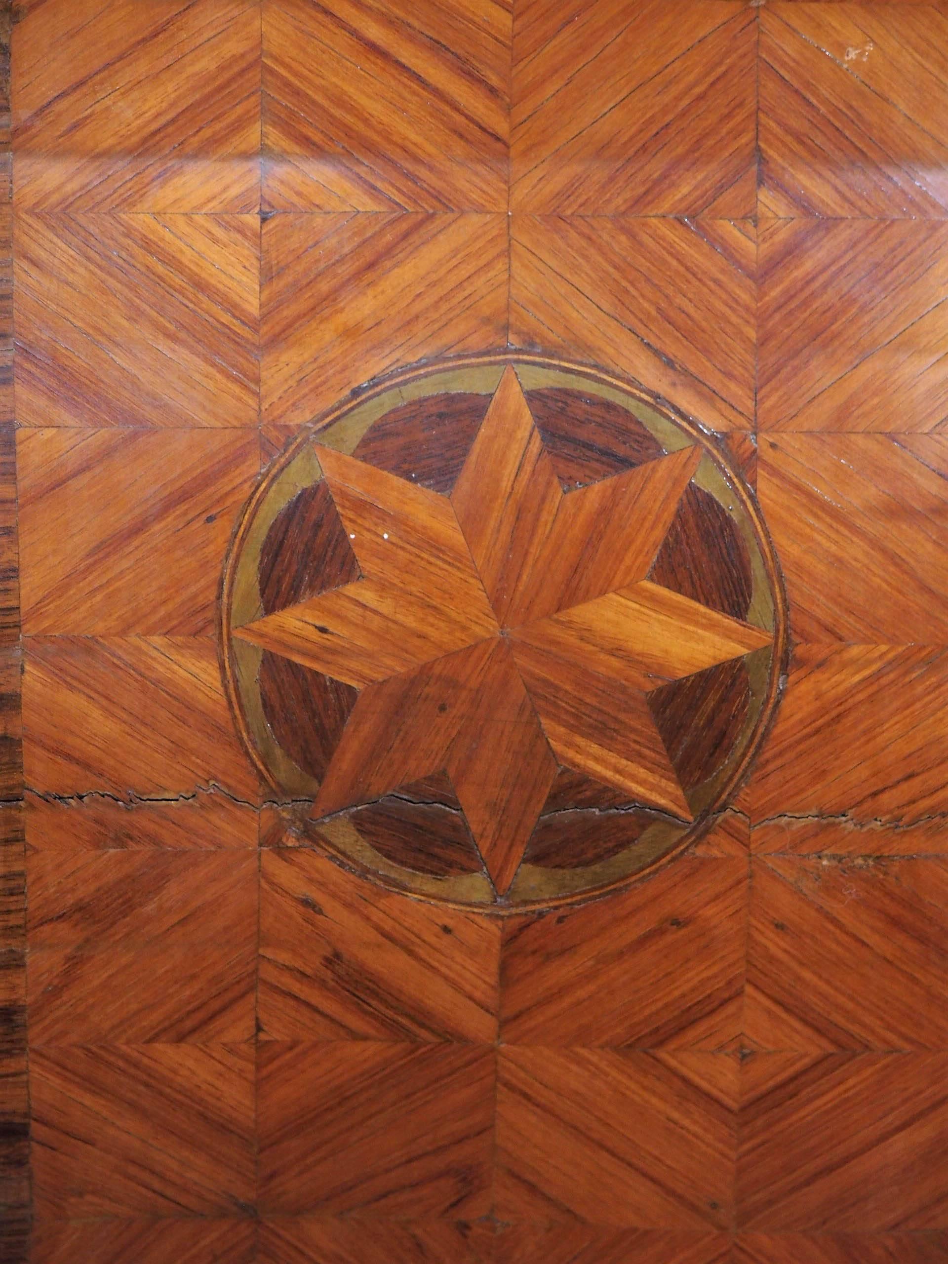 Pair of 18th Century Italian Marquetry Commodini For Sale 3