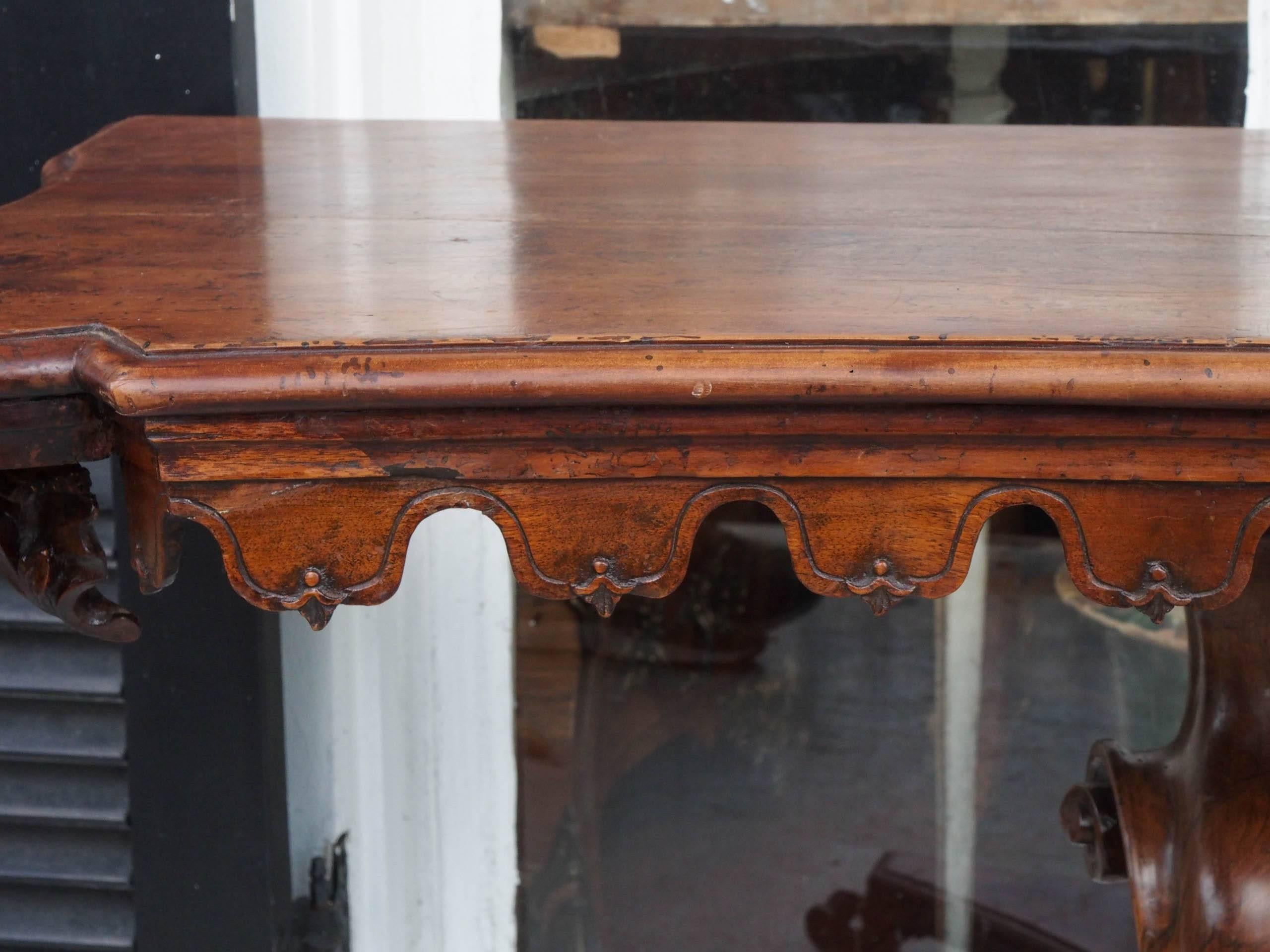 Pair of Italian 18th Century Louis XV Walnut Console Tables In Good Condition In Natchez, MS
