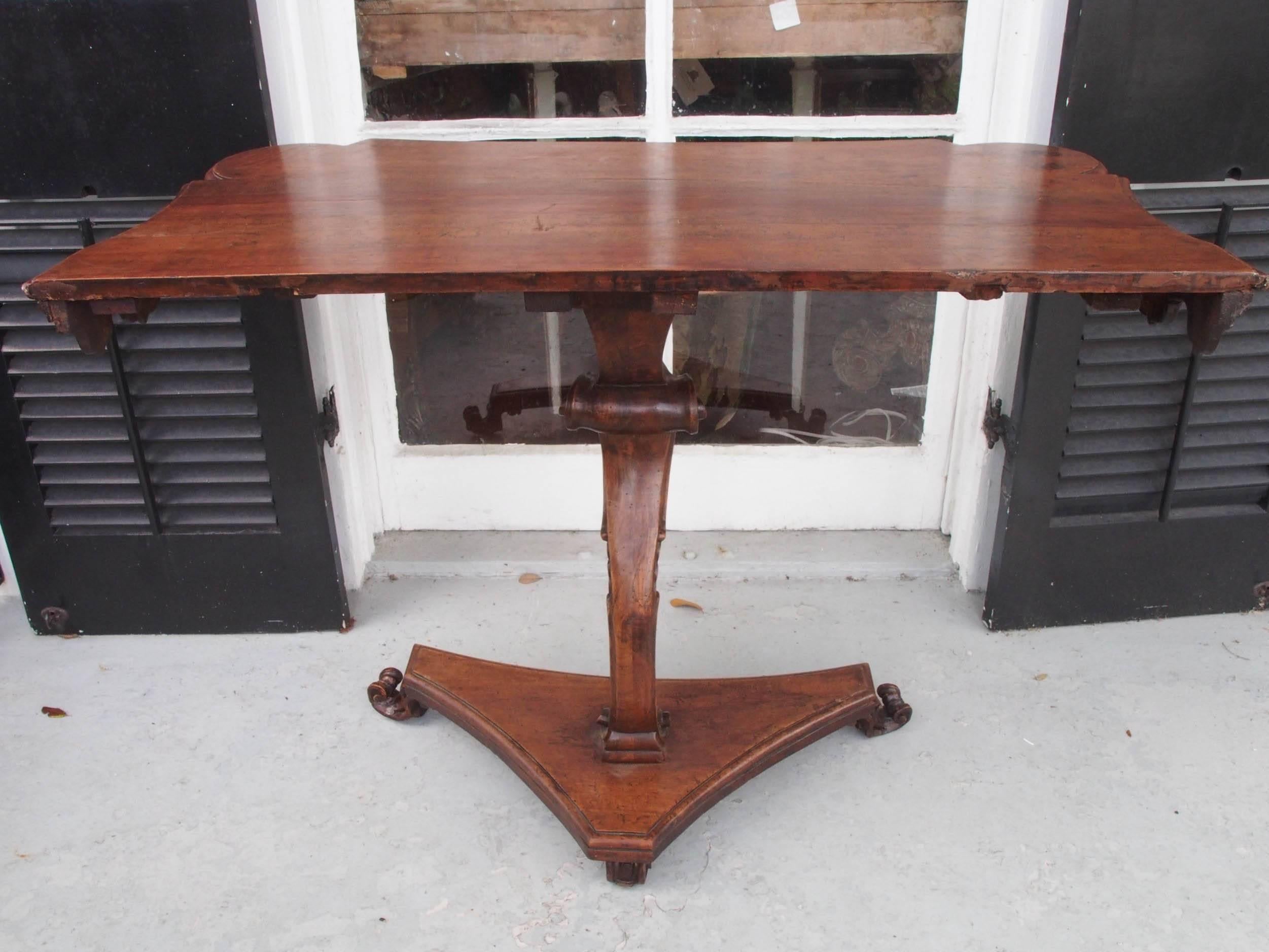 Pair of Italian 18th Century Louis XV Walnut Console Tables 5