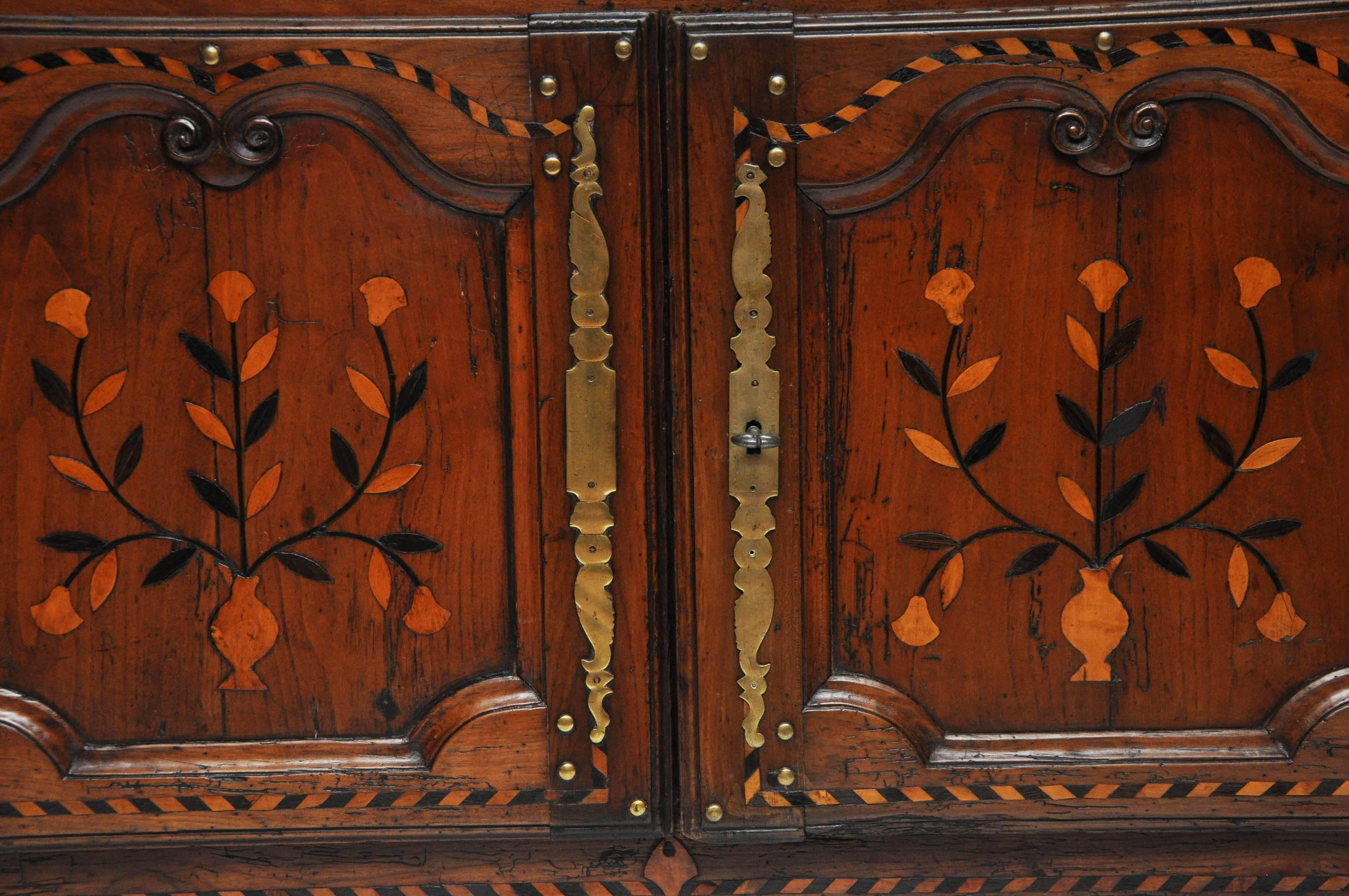 Inlay French Walnut Vaisselier For Sale