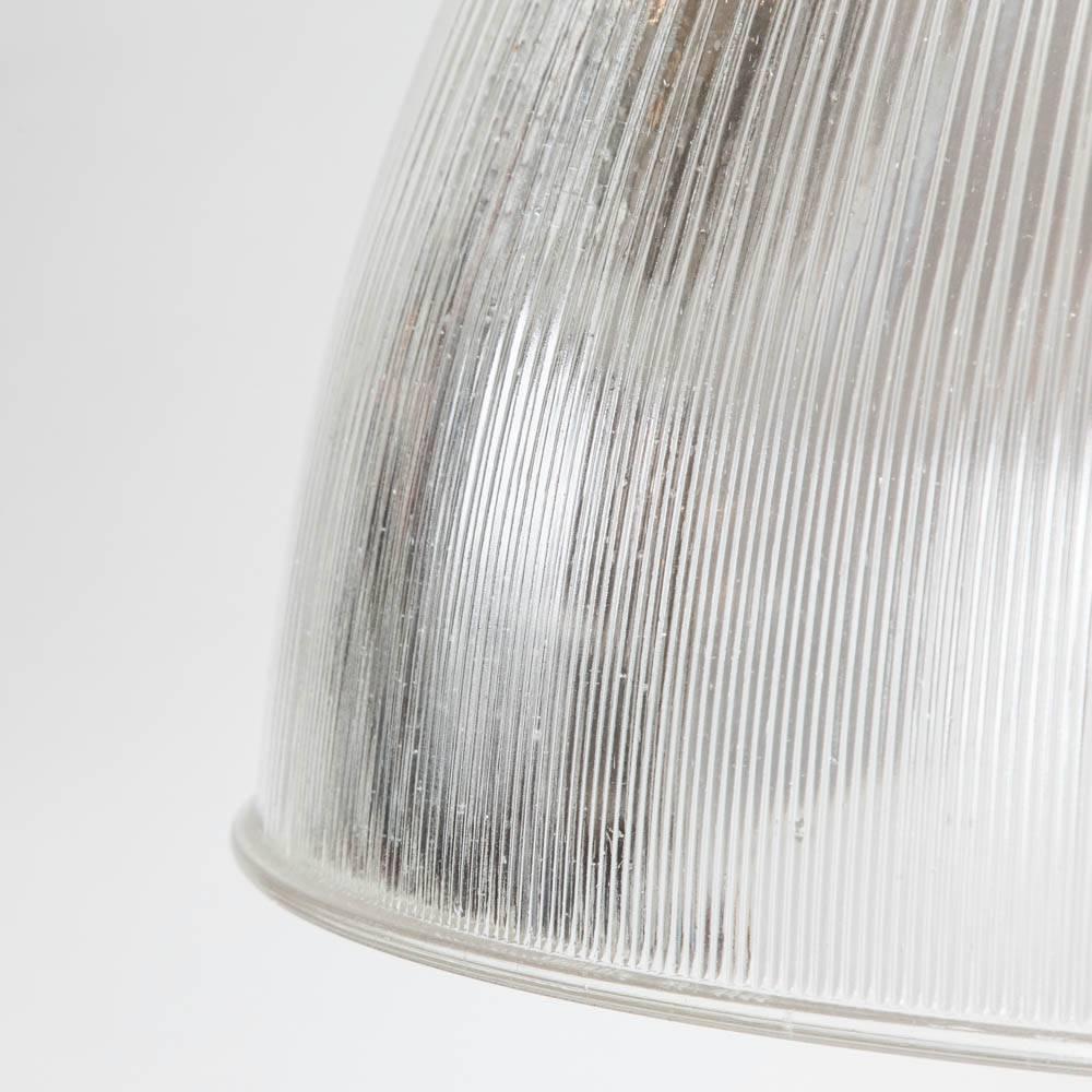 XX secolo Lampada a sospensione di grandi dimensioni degli anni '60 proveniente da un hangar per aerei con cappuccio color oro rosa in vendita