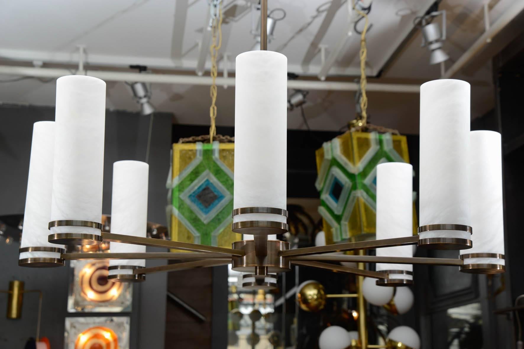 Moderne Lustre en laiton Glustin Luminaires Creation avec appliques en albâtre en vente