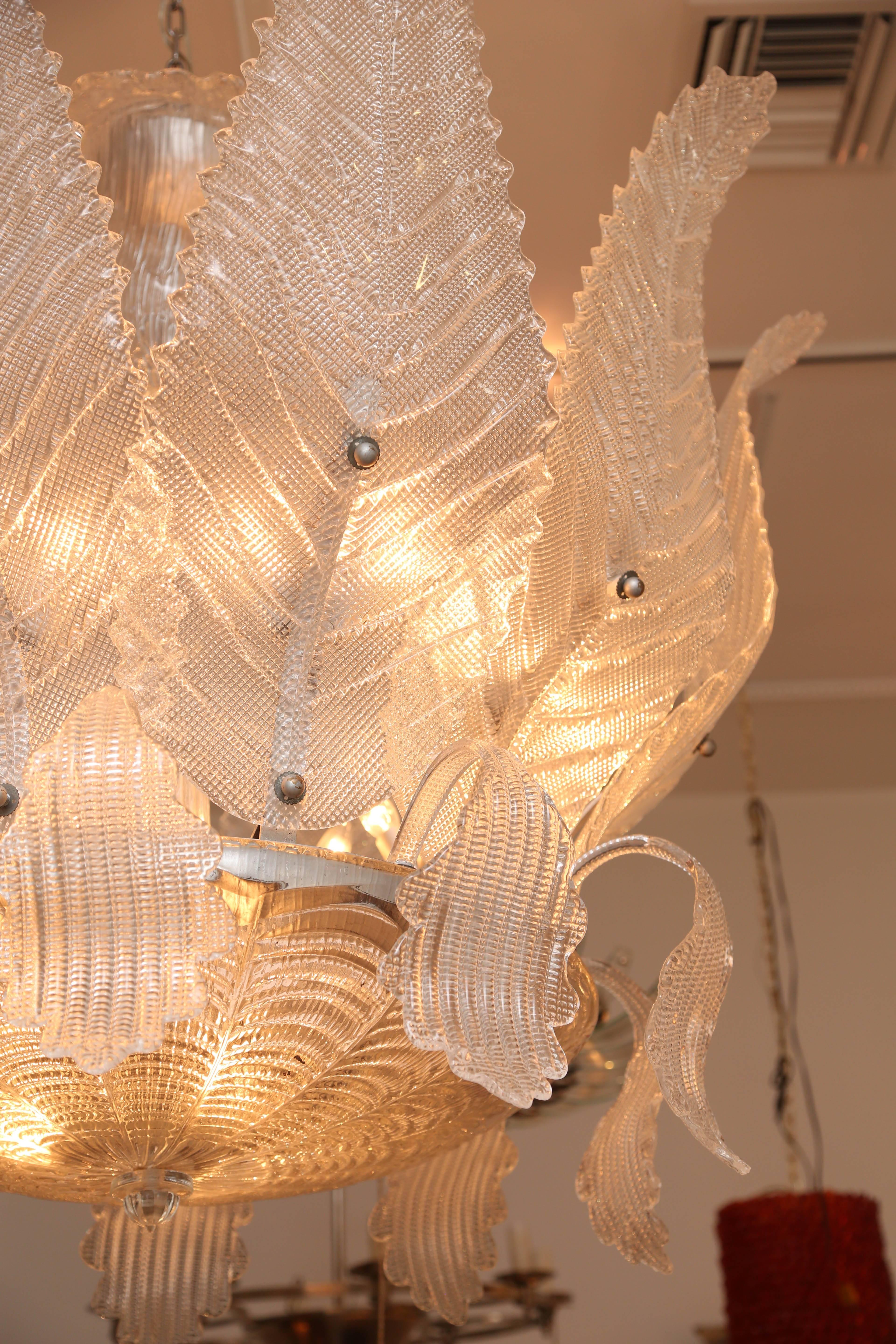 Impressive Italian Murano Glass Chandelier with Large Pluming Leaves In Good Condition For Sale In West Palm Beach, FL