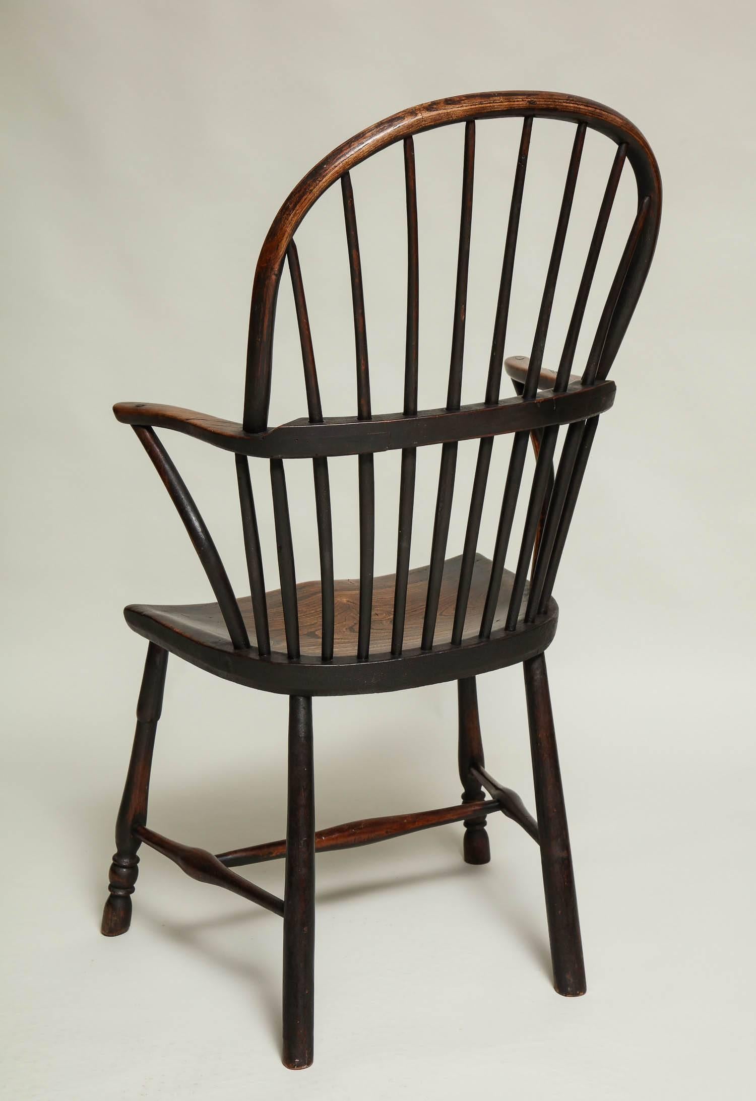 English Hoop Back Windsor Armchair In Excellent Condition In Greenwich, CT