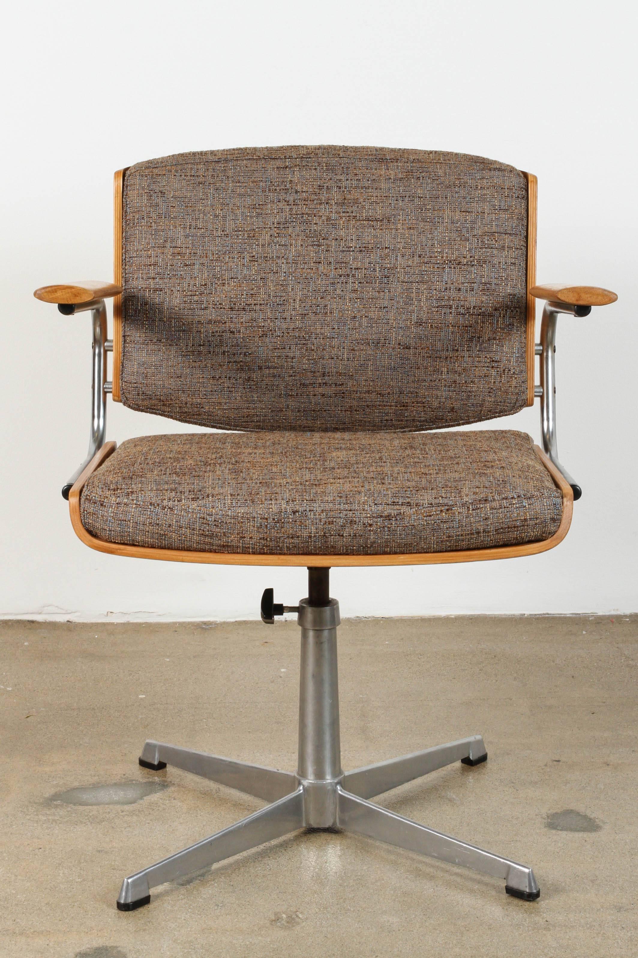 Unique dining or office chair with blonde wood arms and back and stainless steel base. Adjustable height and they swivel. Perfect for a conference room or office chair.
 