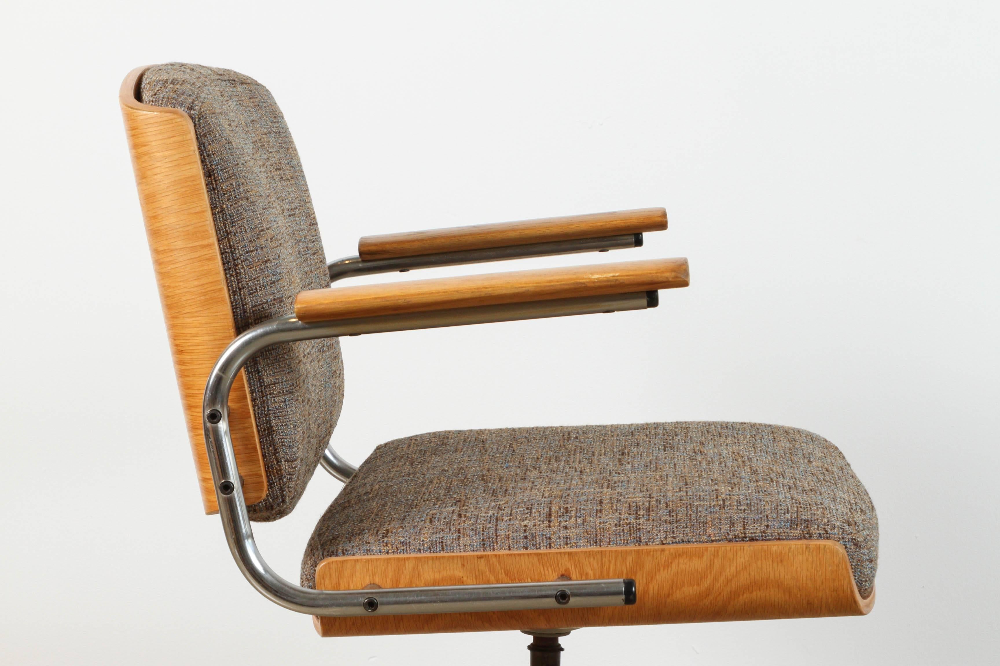 Six Danish Midcentury Swivel Chairs In Excellent Condition For Sale In Santa Monica, CA