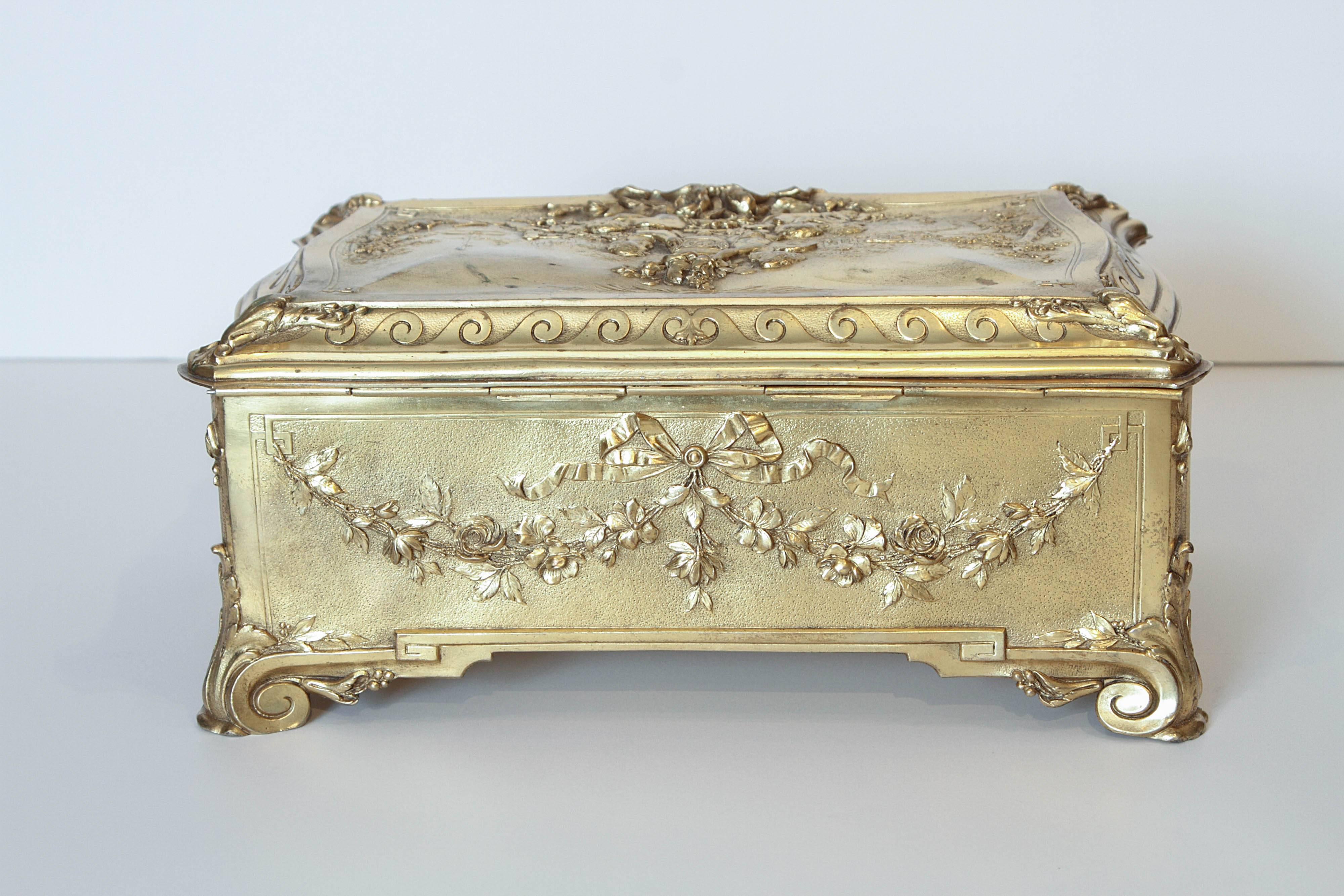 Doré Grand coffret français du 19ème siècle en bronze finement doré en vente