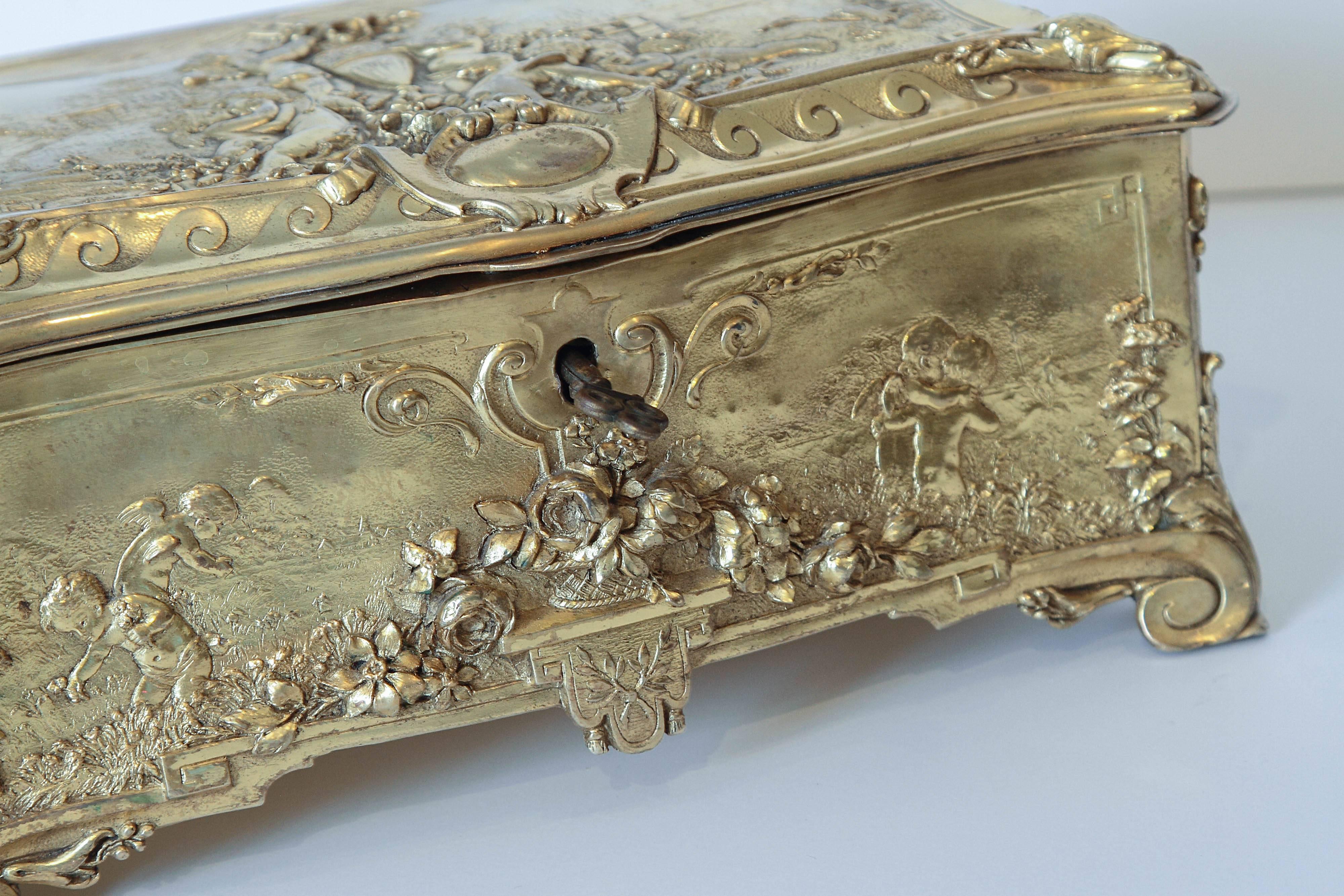 19th Century French Large and Finely Gilt Bronze Casket For Sale 5