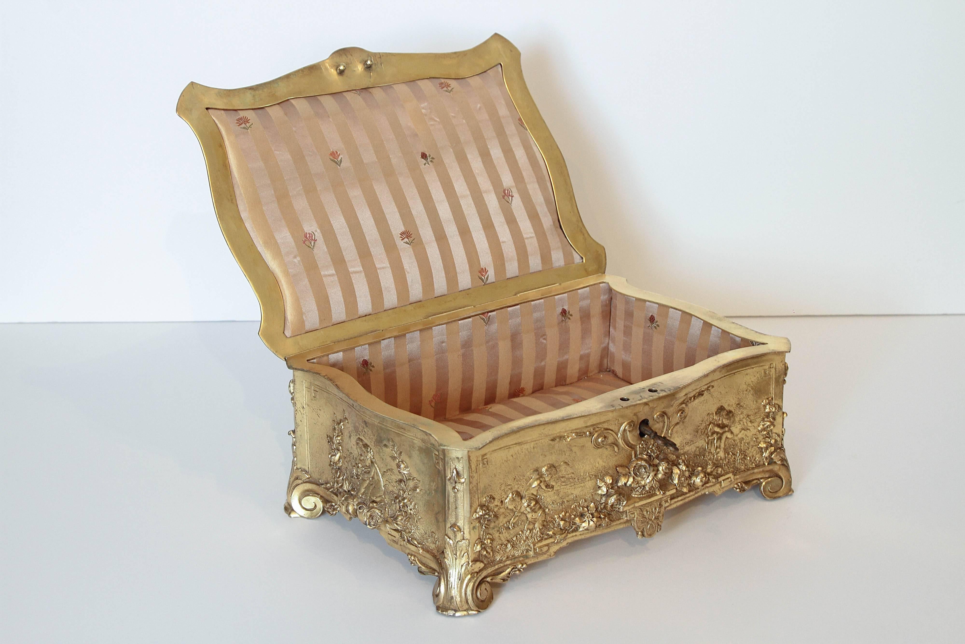 19th Century French Large and Finely Gilt Bronze Casket For Sale 6