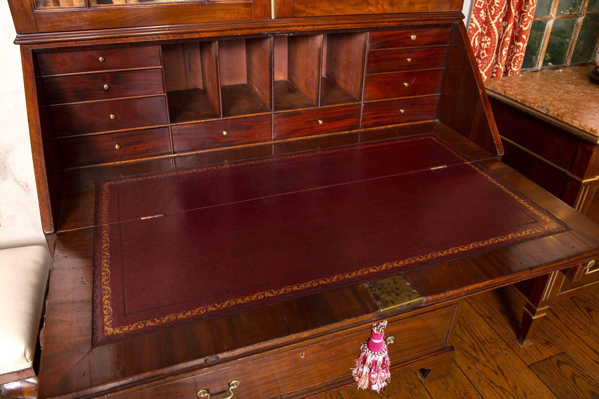 George III Slant Front Bookcase or Secretary In Excellent Condition In Woodbury, CT