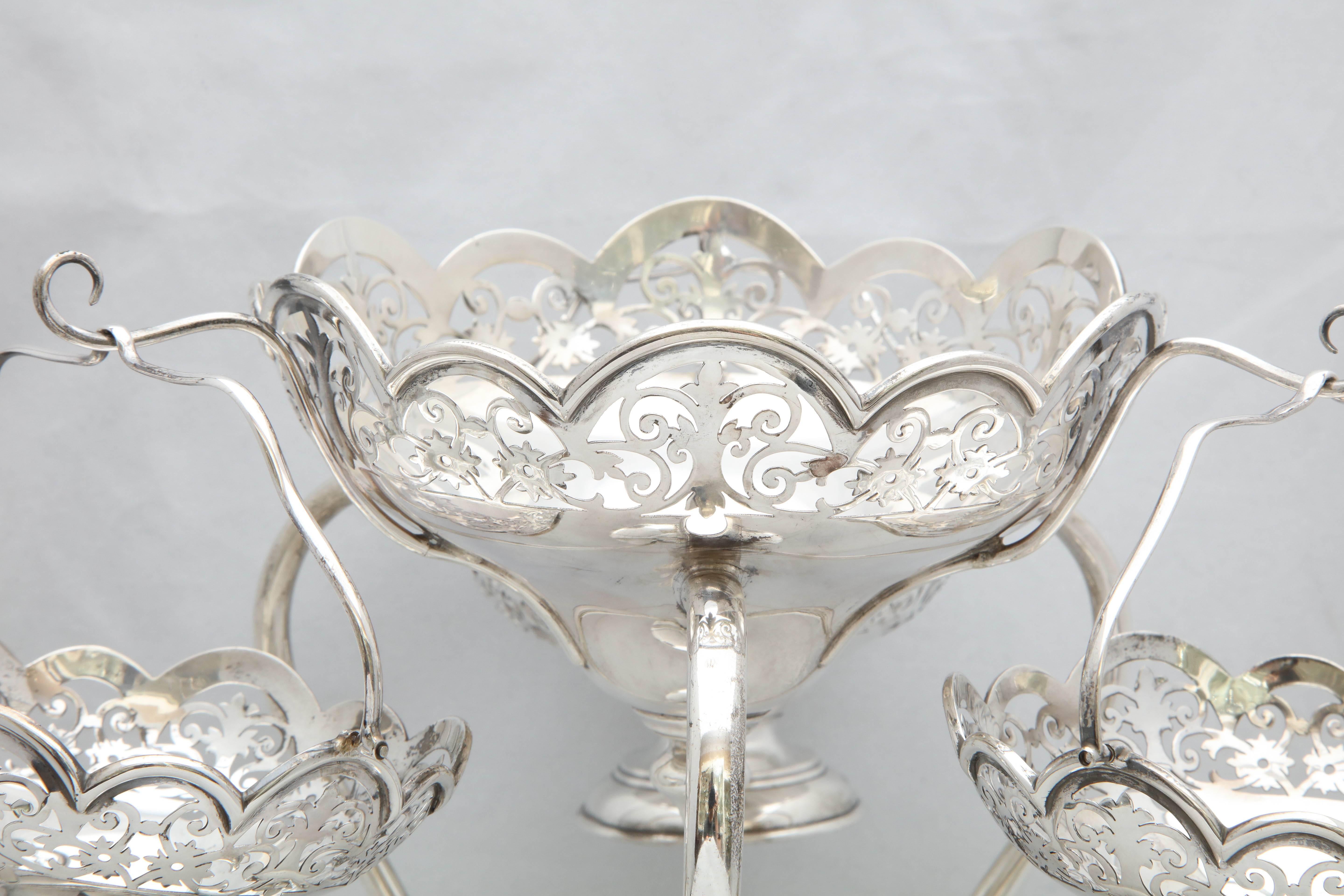 Édouardien Magnifique épergne/ centre de table en argent sterling de style édouardien George V en vente