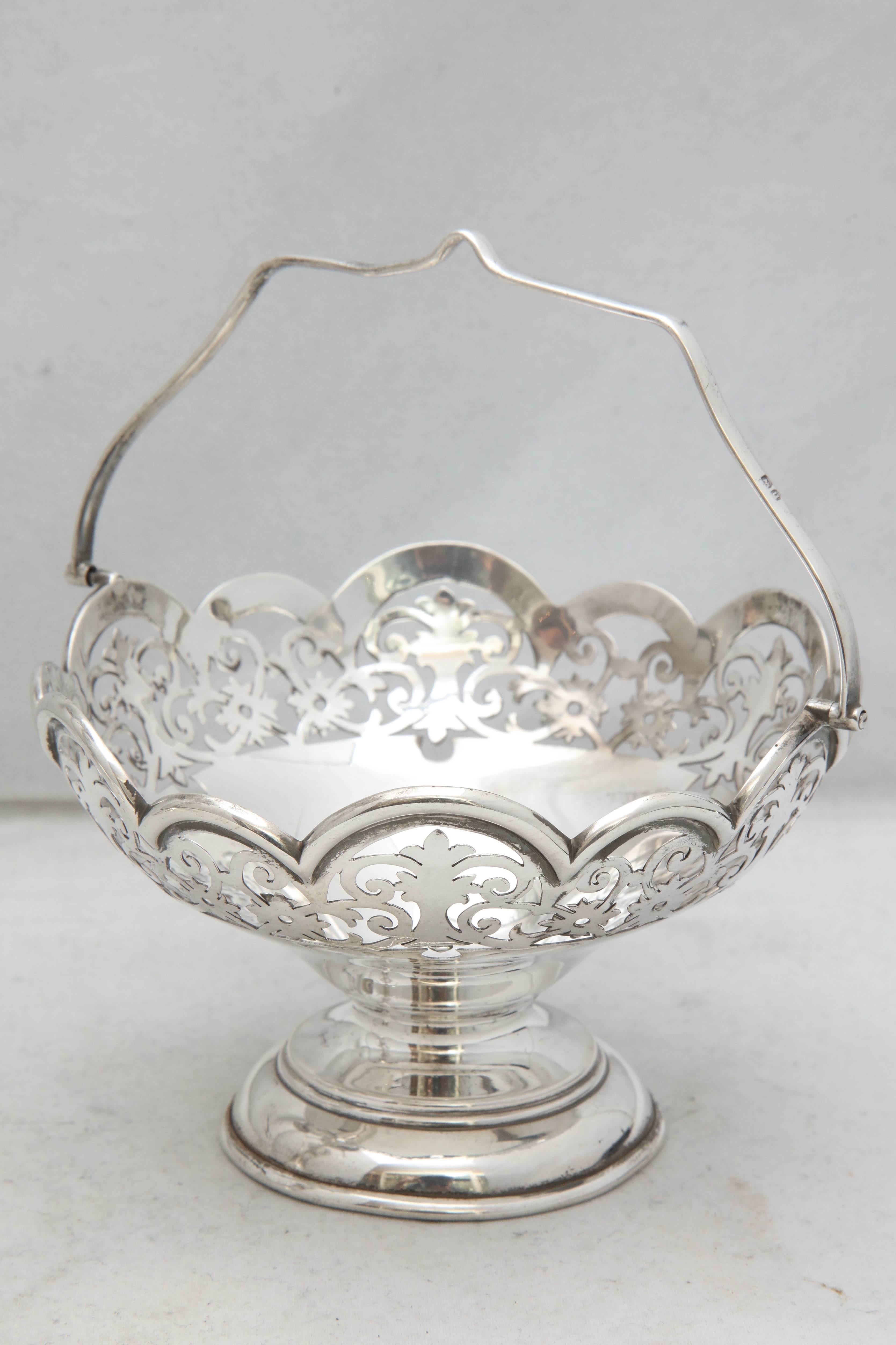 Beautiful Edwardian Style George V Sterling Silver Epergne/Centerpiece In Good Condition For Sale In New York, NY