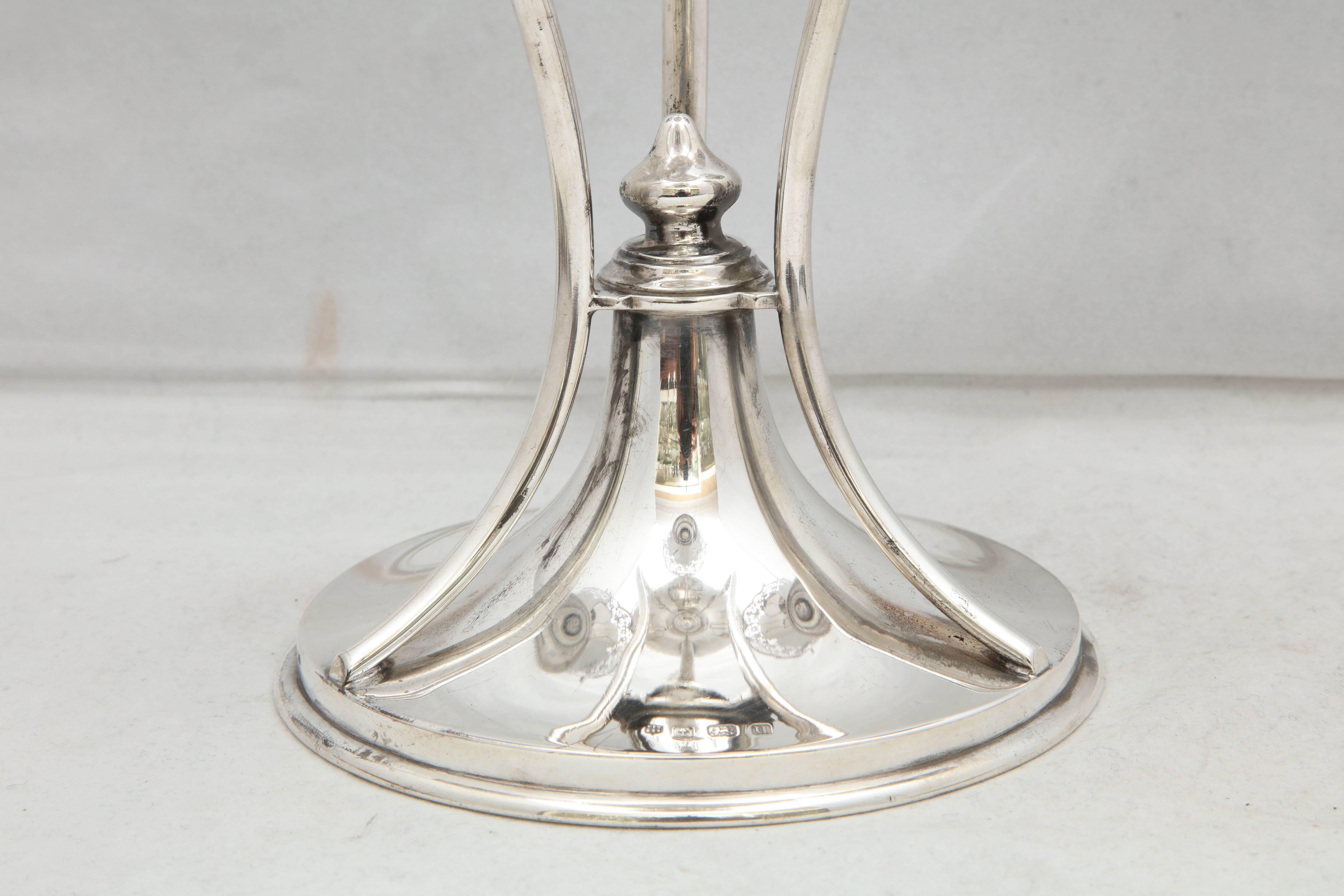 Magnifique épergne/ centre de table en argent sterling de style édouardien George V en vente 1