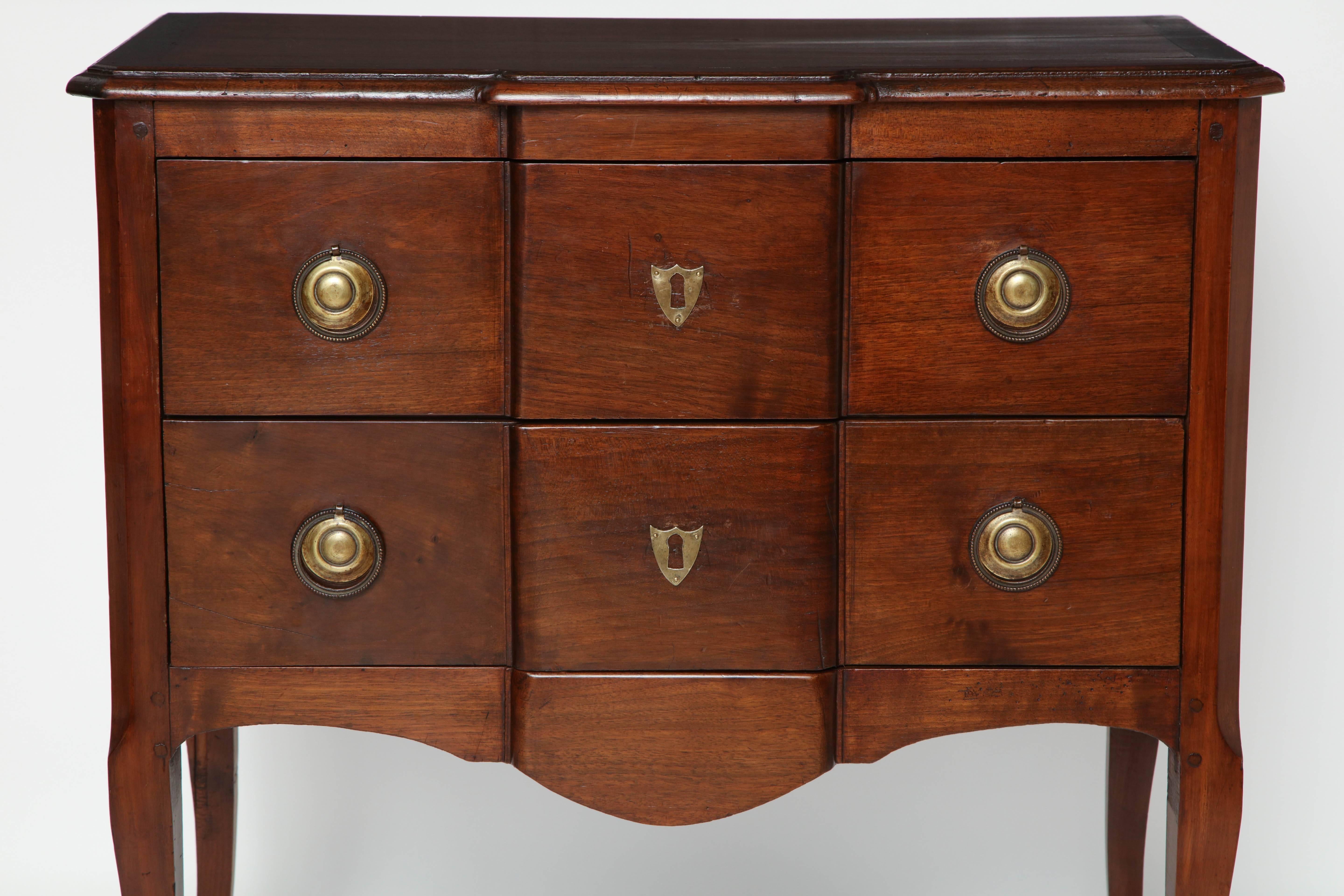 18th Century French Walnut Two-Drawer Commode In Excellent Condition For Sale In New York, NY