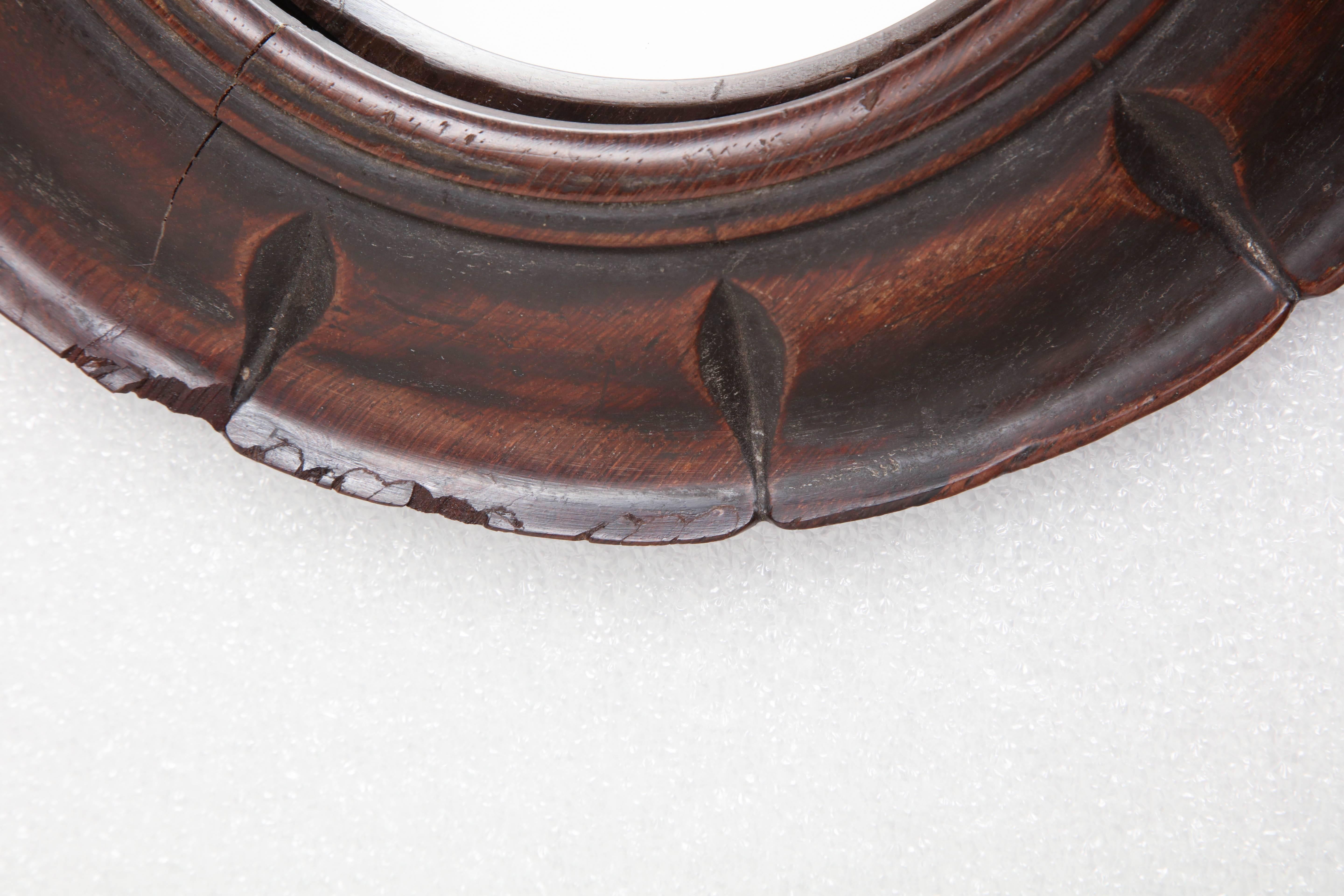 19th Century English, Convex Mirror in a Carved Wooden Frame For Sale 2