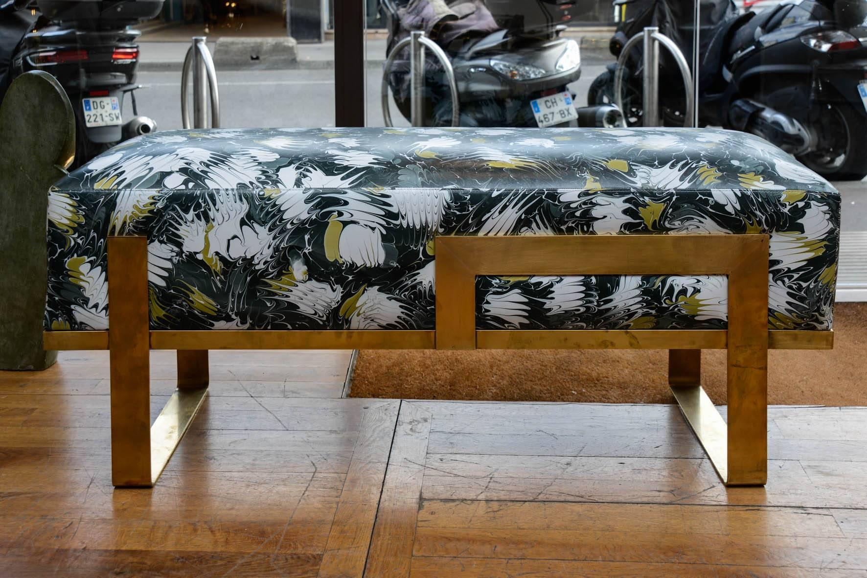Bench in brass, top upholstered with hand-painted leather.
Unique piece from Studio Glustin.