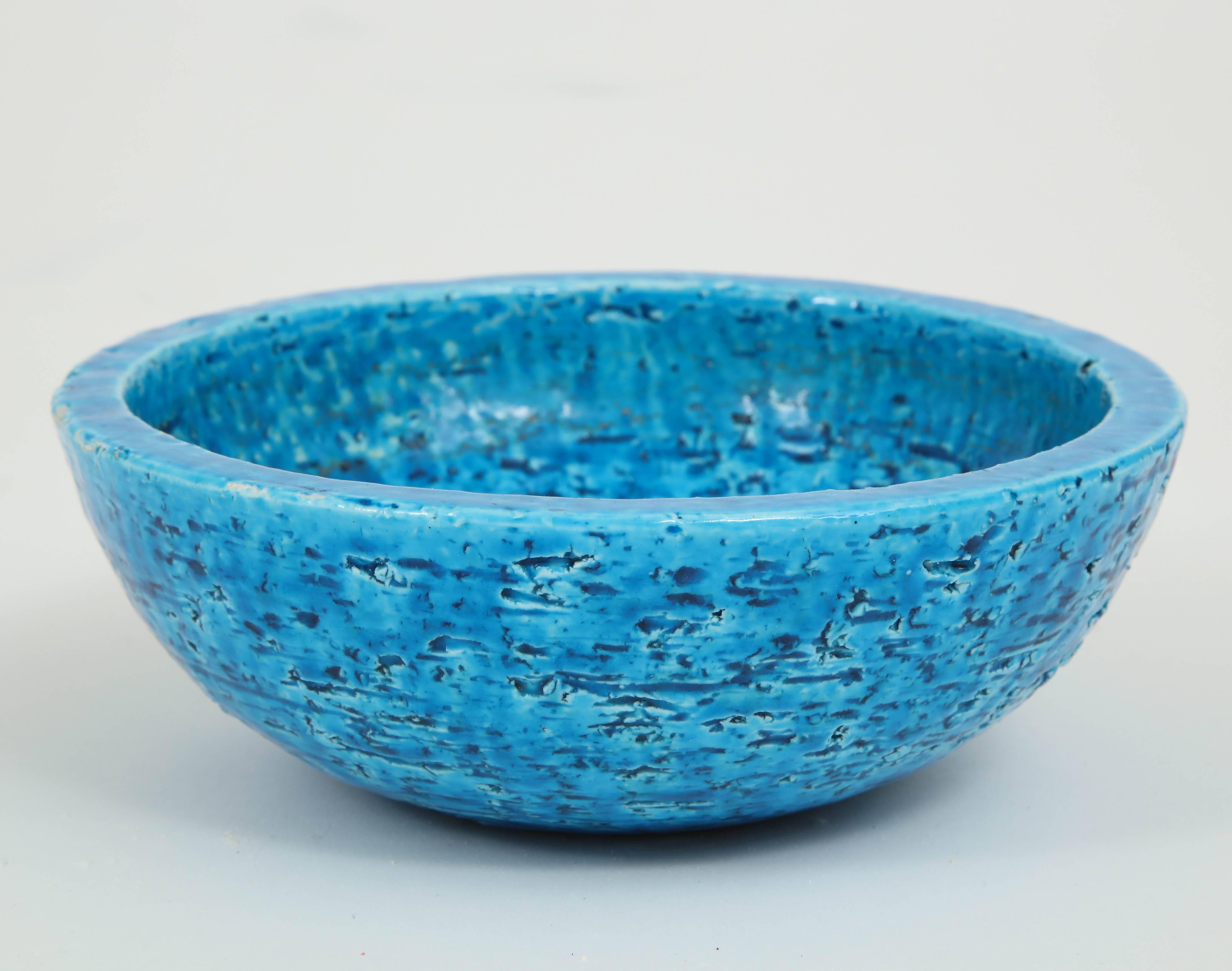 Decorative bowl by Gunnar Nylund, Sweden, circa 1950. The bowl is from the Design Group called 