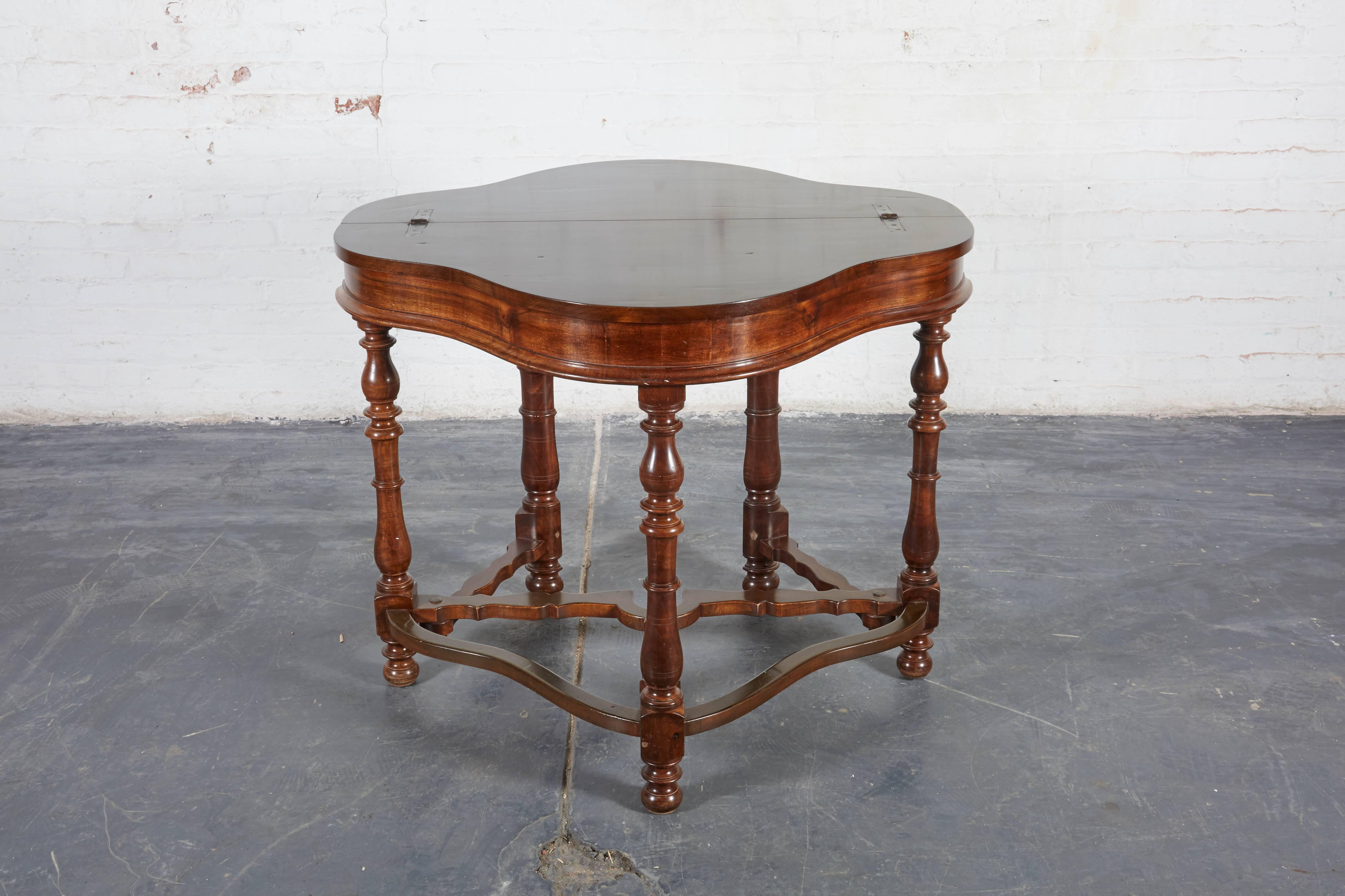 Pair of Flemish Walnut Gate-Leg Console Tables In Good Condition In New York, NY