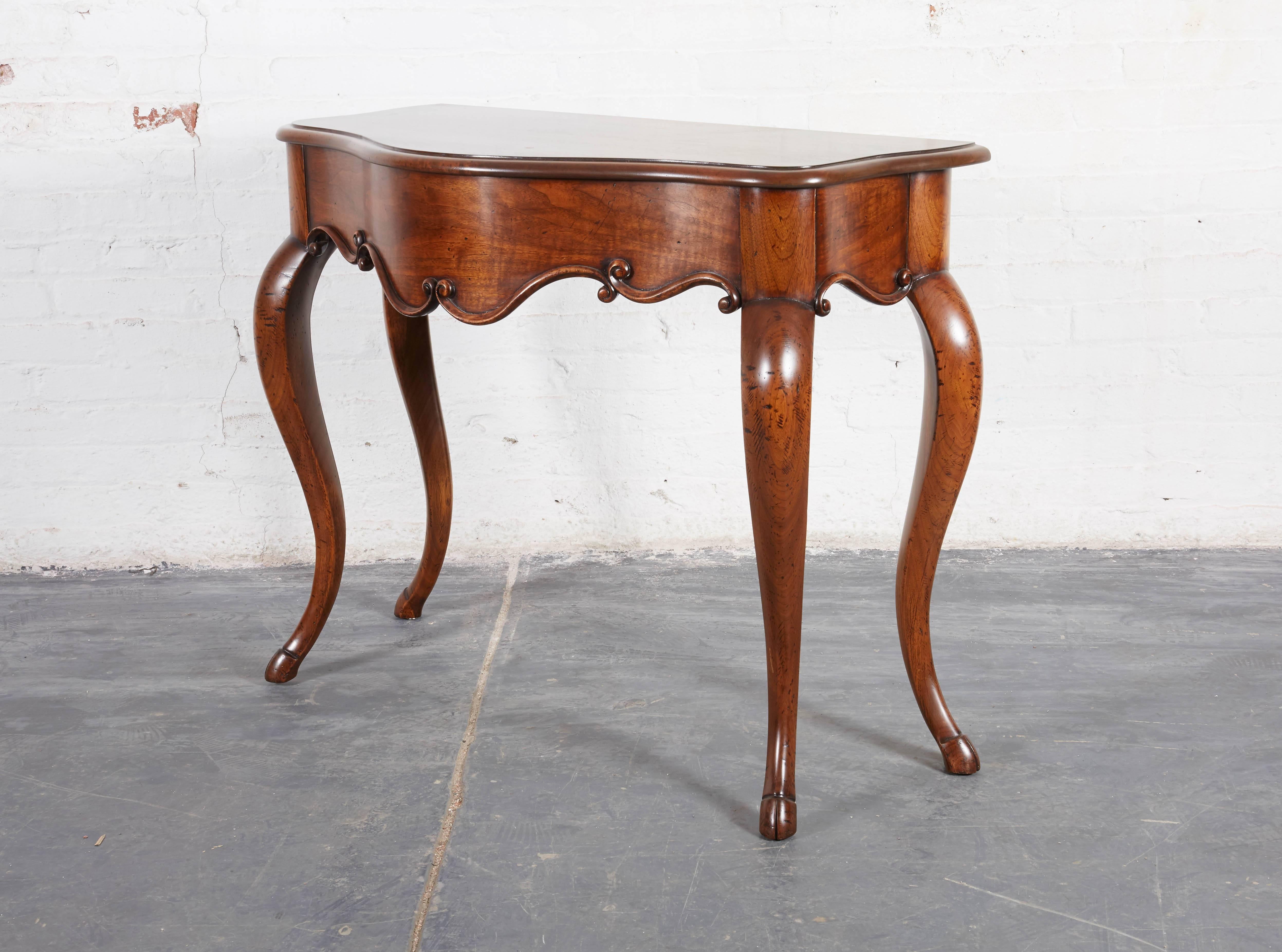 Fine Pair of Mid-19th Century Walnut Console Tables In Excellent Condition In New York, NY