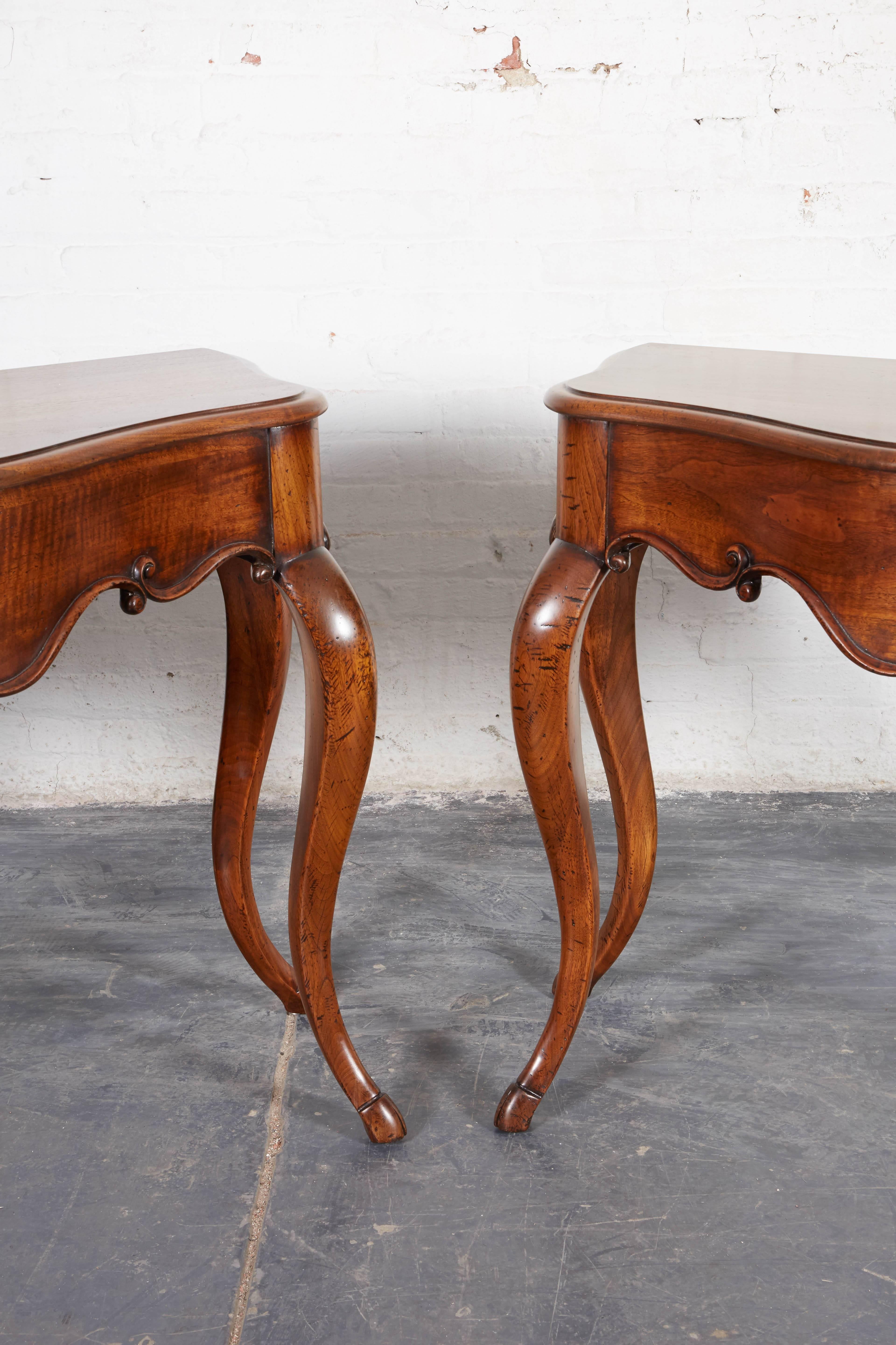 Fine Pair of Mid-19th Century Walnut Console Tables 4