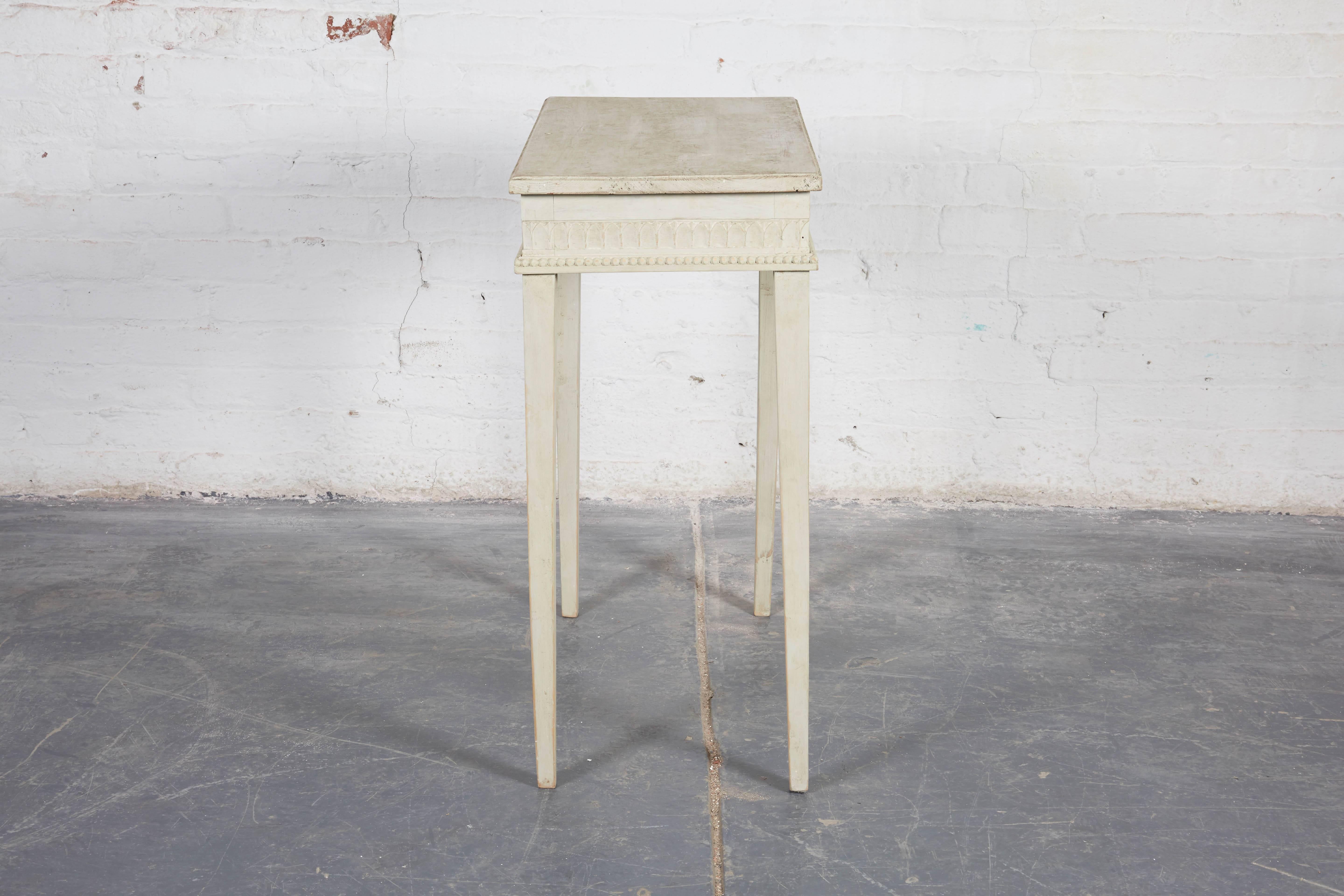 Swedish Gustavian White-Painted Side Table In Good Condition In New York, NY