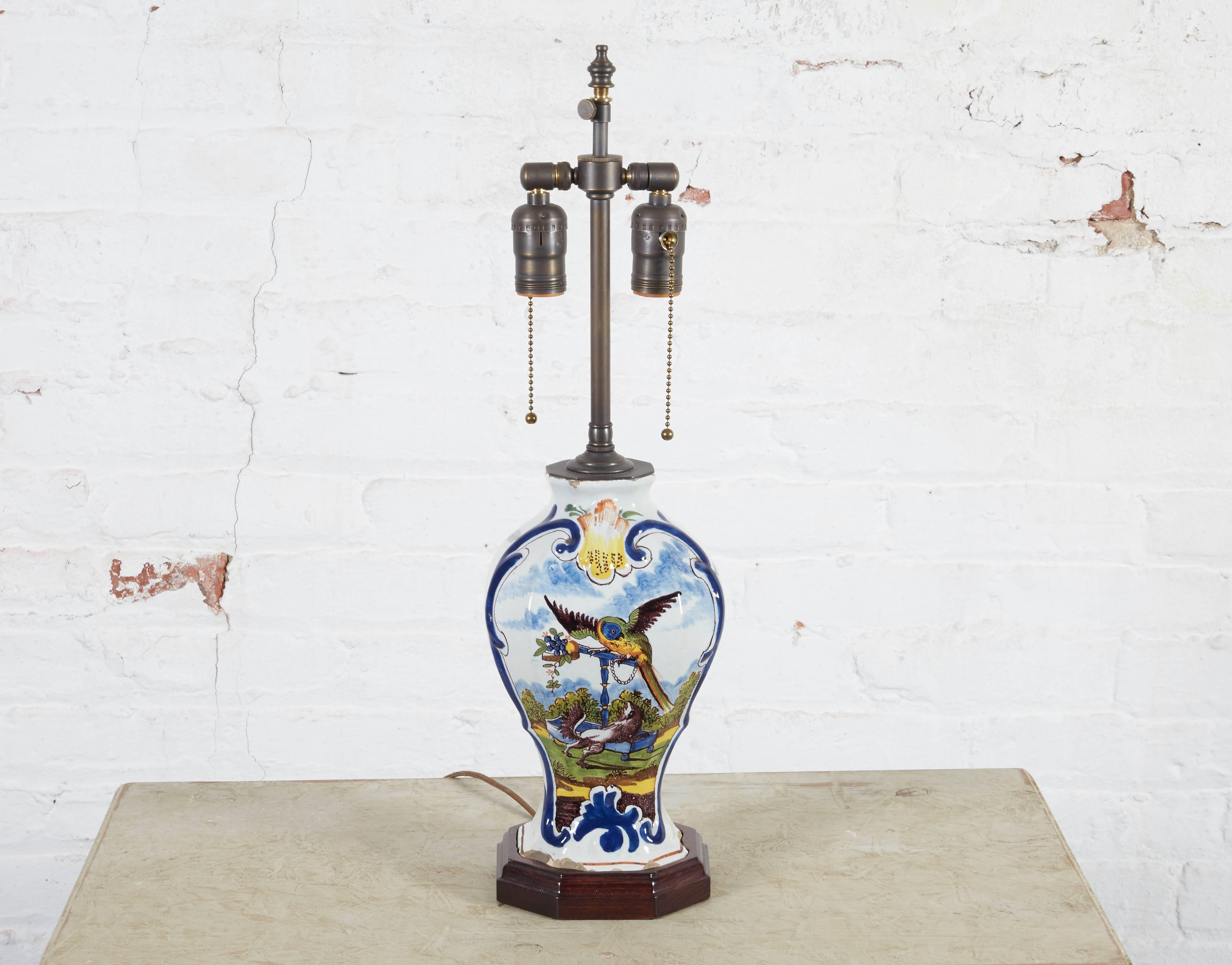 Pair of Polychrome Delft Vases Mounted Lamps In Good Condition In New York, NY
