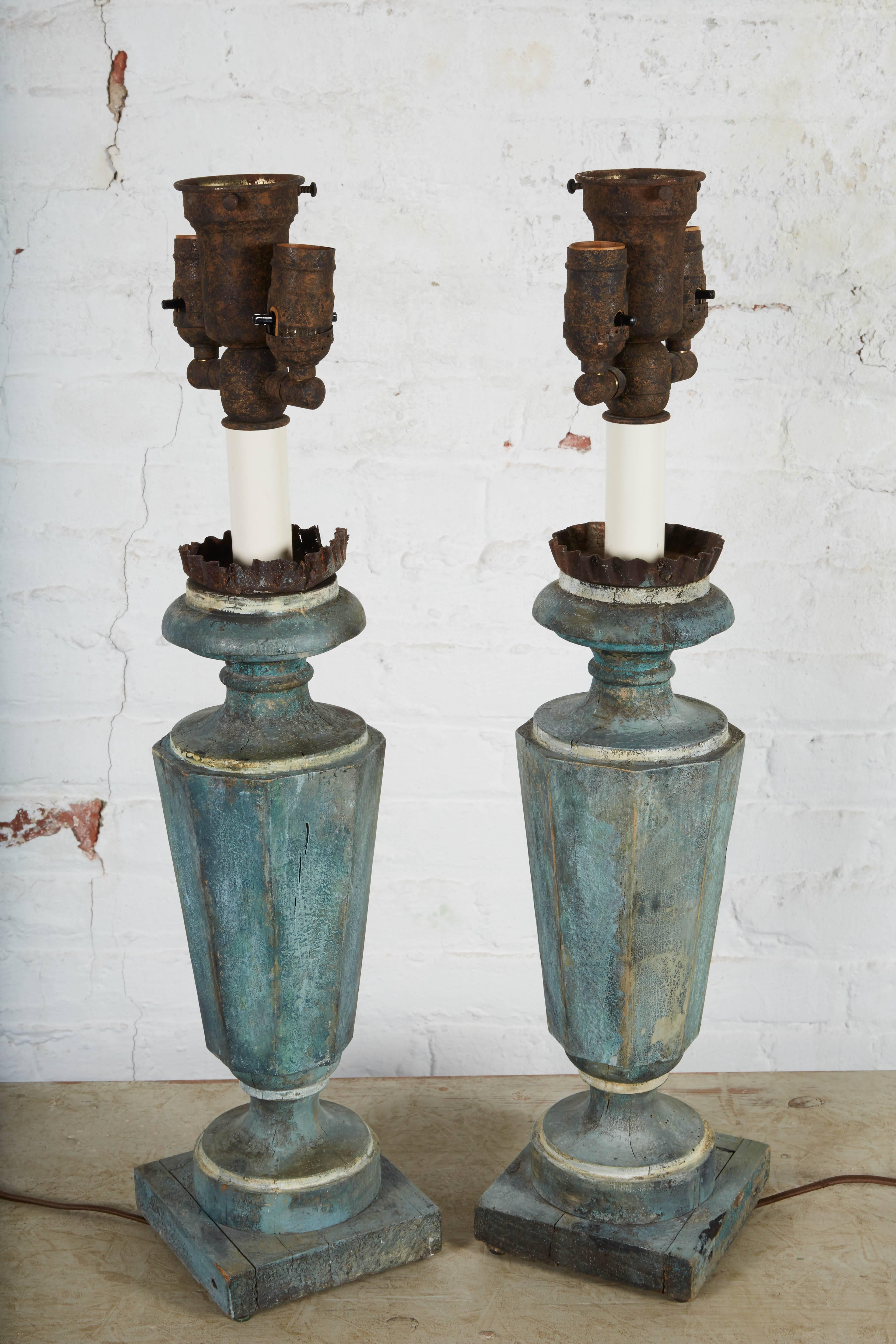 Pair of Blue-Painted Pedestal Lamps In Good Condition In New York, NY