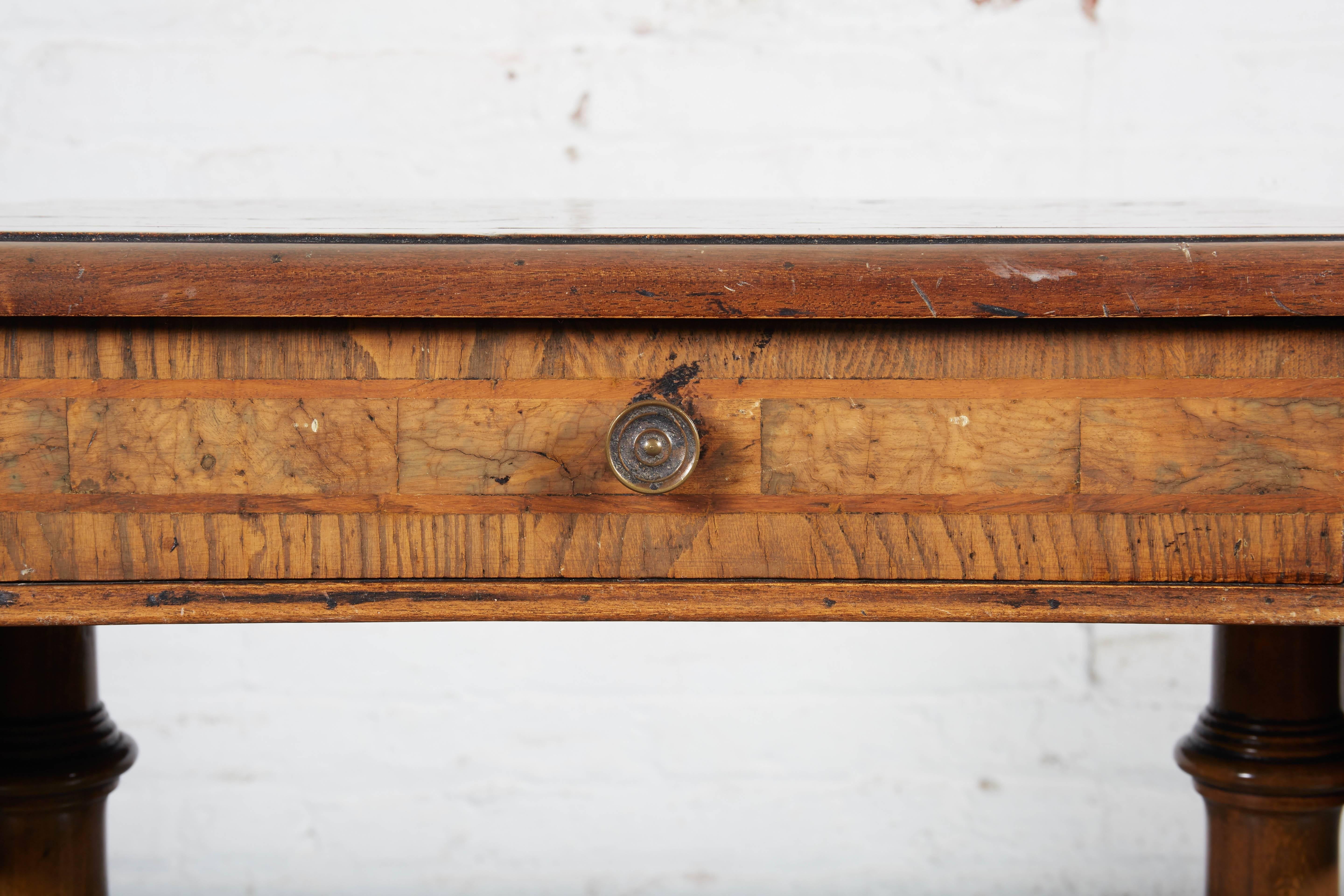 English Burr Elm Drop-Leaf Table In Good Condition In New York, NY