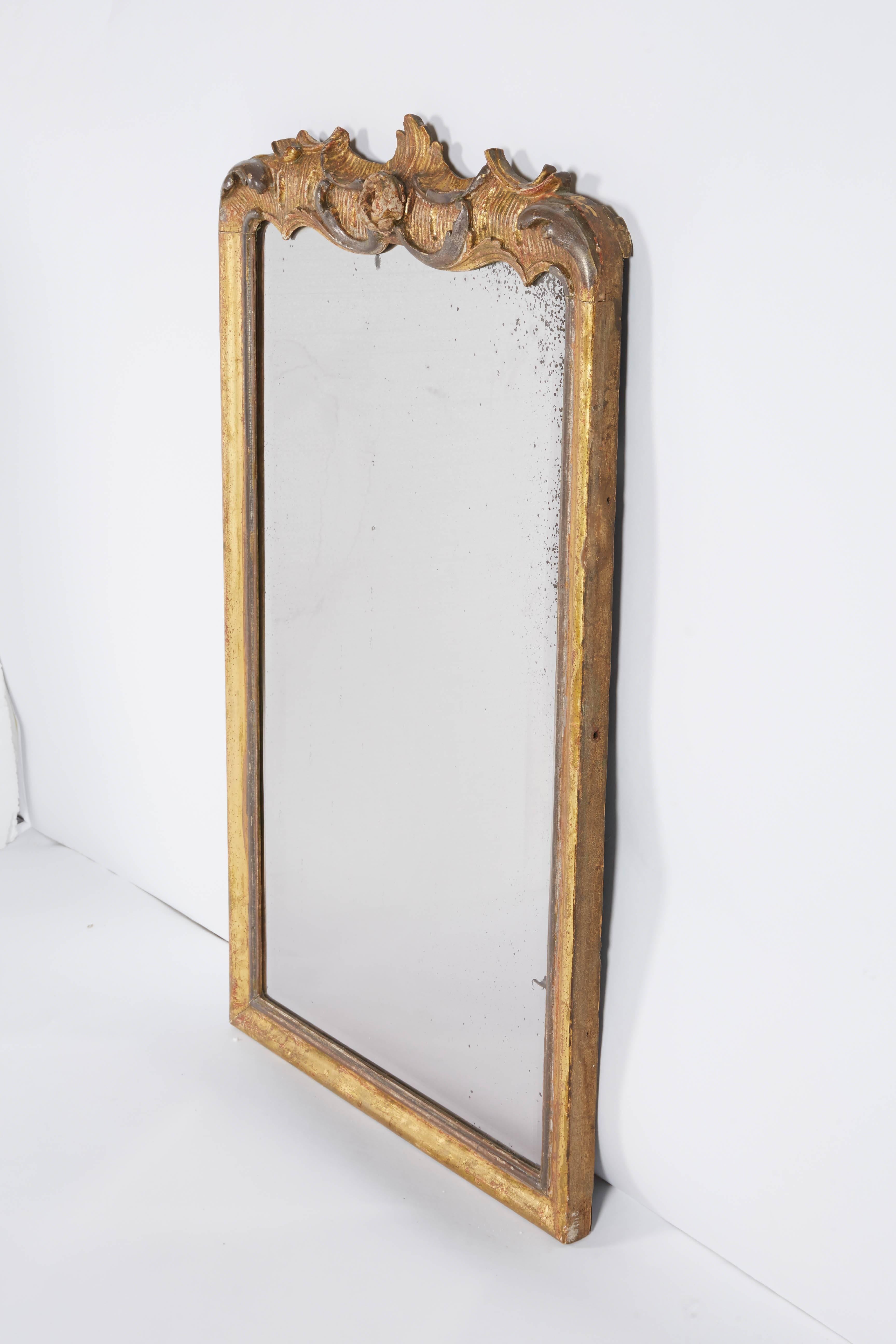 Dutch Giltwood Mirror In Good Condition In New York, NY