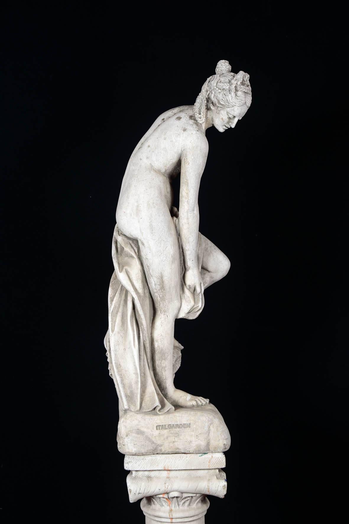 Sculpture in Concrete of a Bather Exiting Her Bath, 20th Century For Sale 3