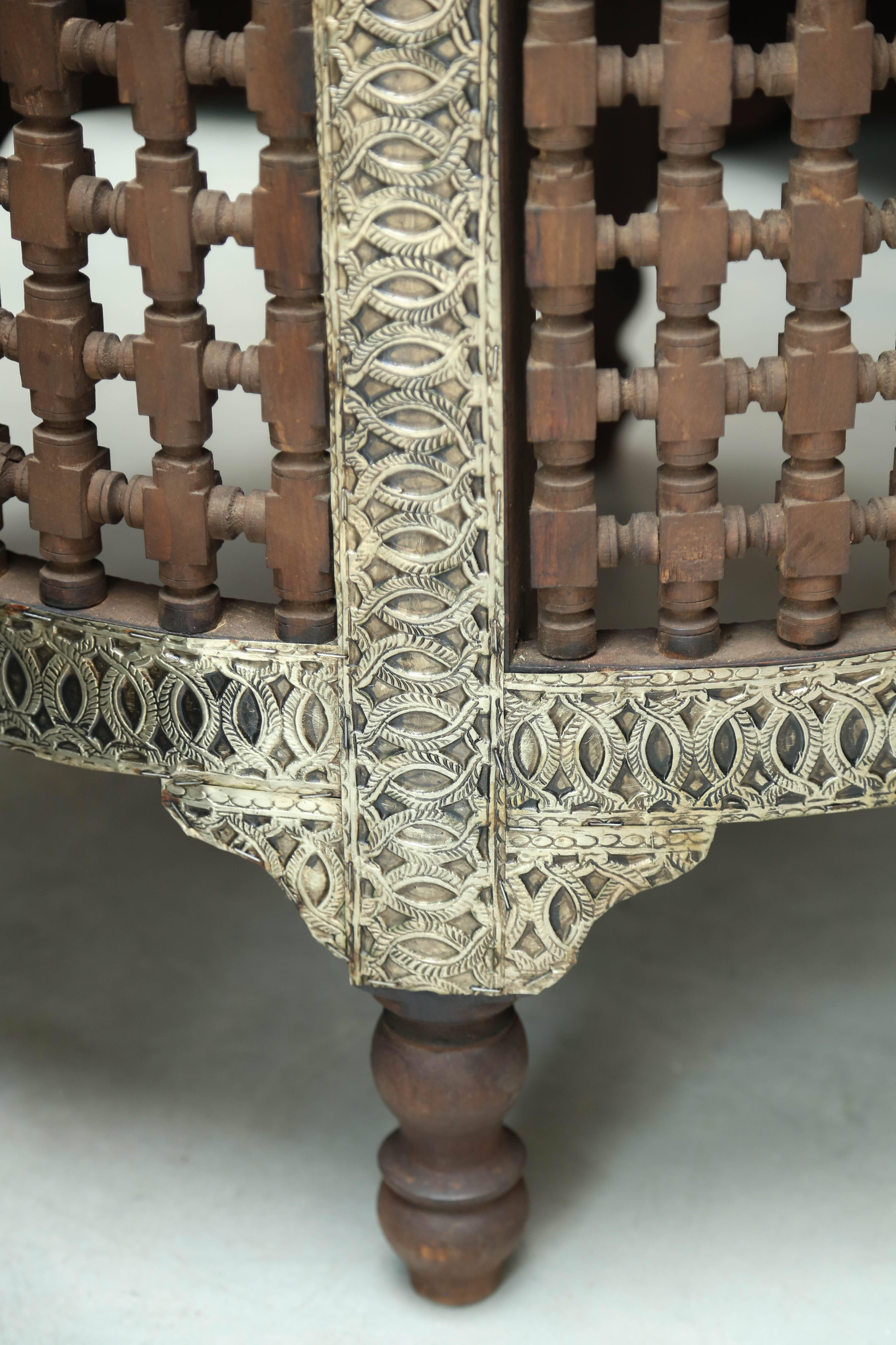 Superb Pair of Two Round Moroccan Coffee Tables In Excellent Condition In West Palm Beach, FL