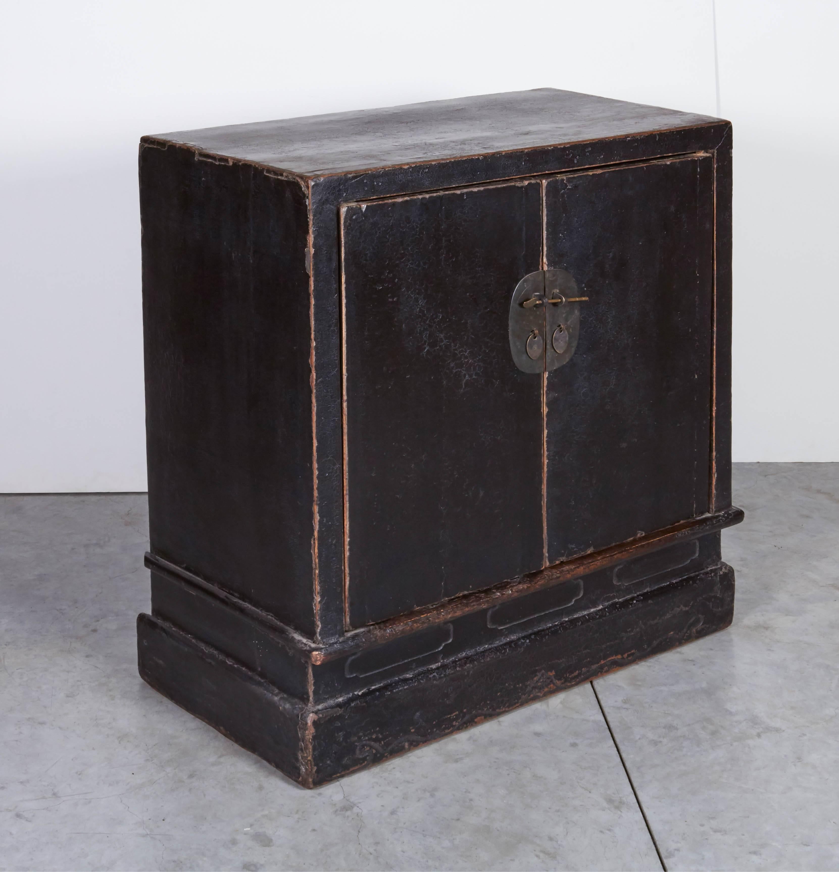 Antique Chinese Book Cabinet, Clean Lines, Original Lacquer In Good Condition In New York, NY