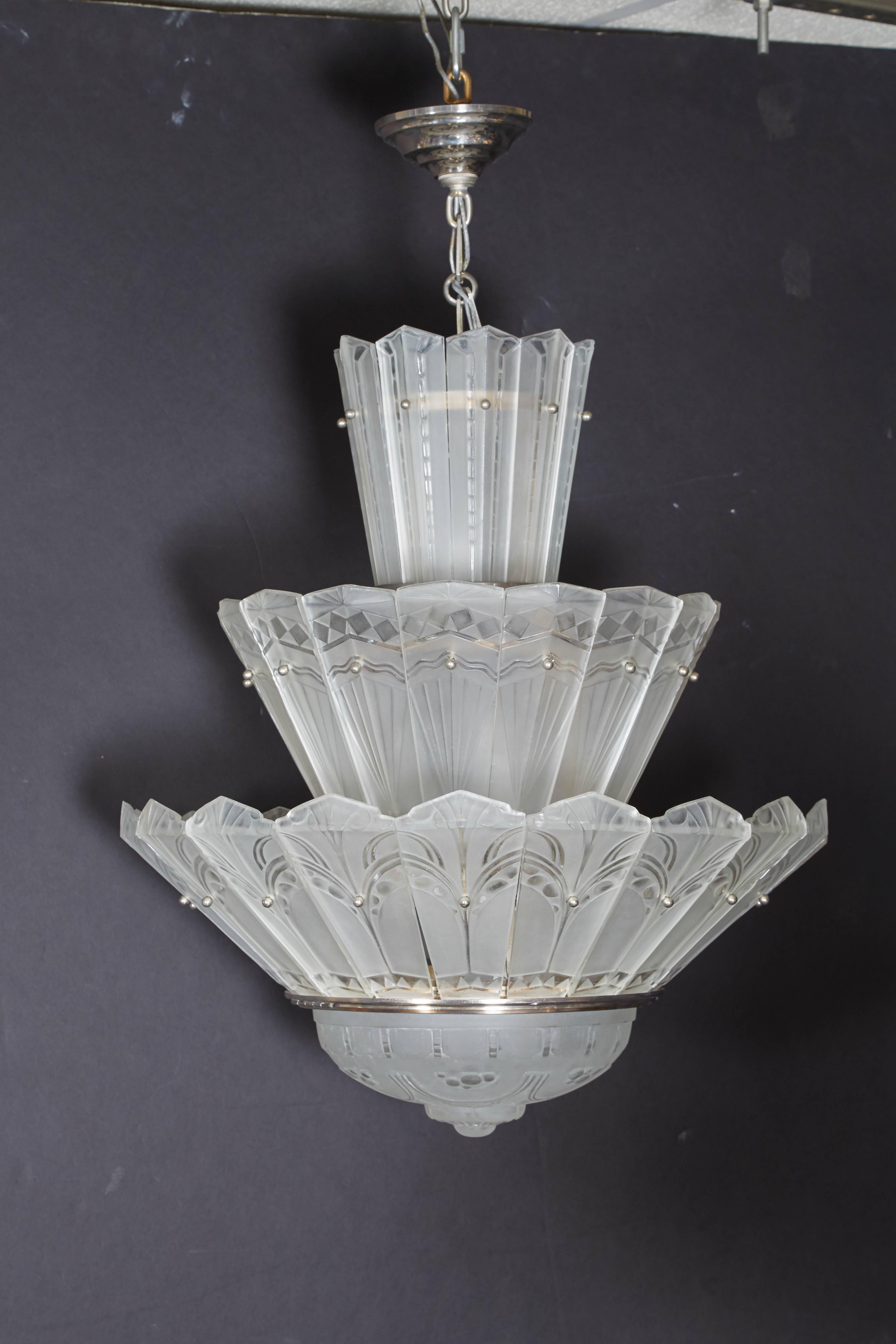 Rare Original French Art Deco Tiered Sabino Chandelier In Good Condition For Sale In New York City, NY