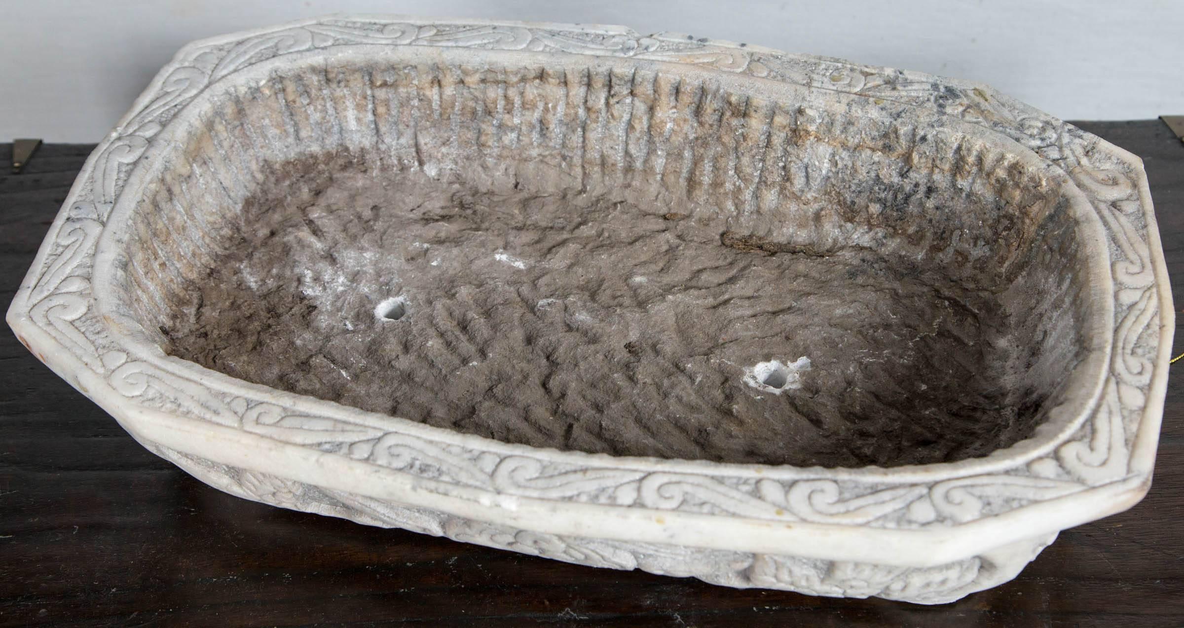 Carved Marble Planter In Excellent Condition For Sale In Stamford, CT